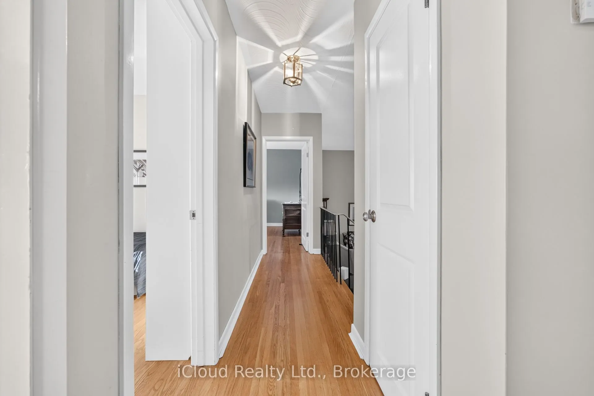 282 Kent Crescent