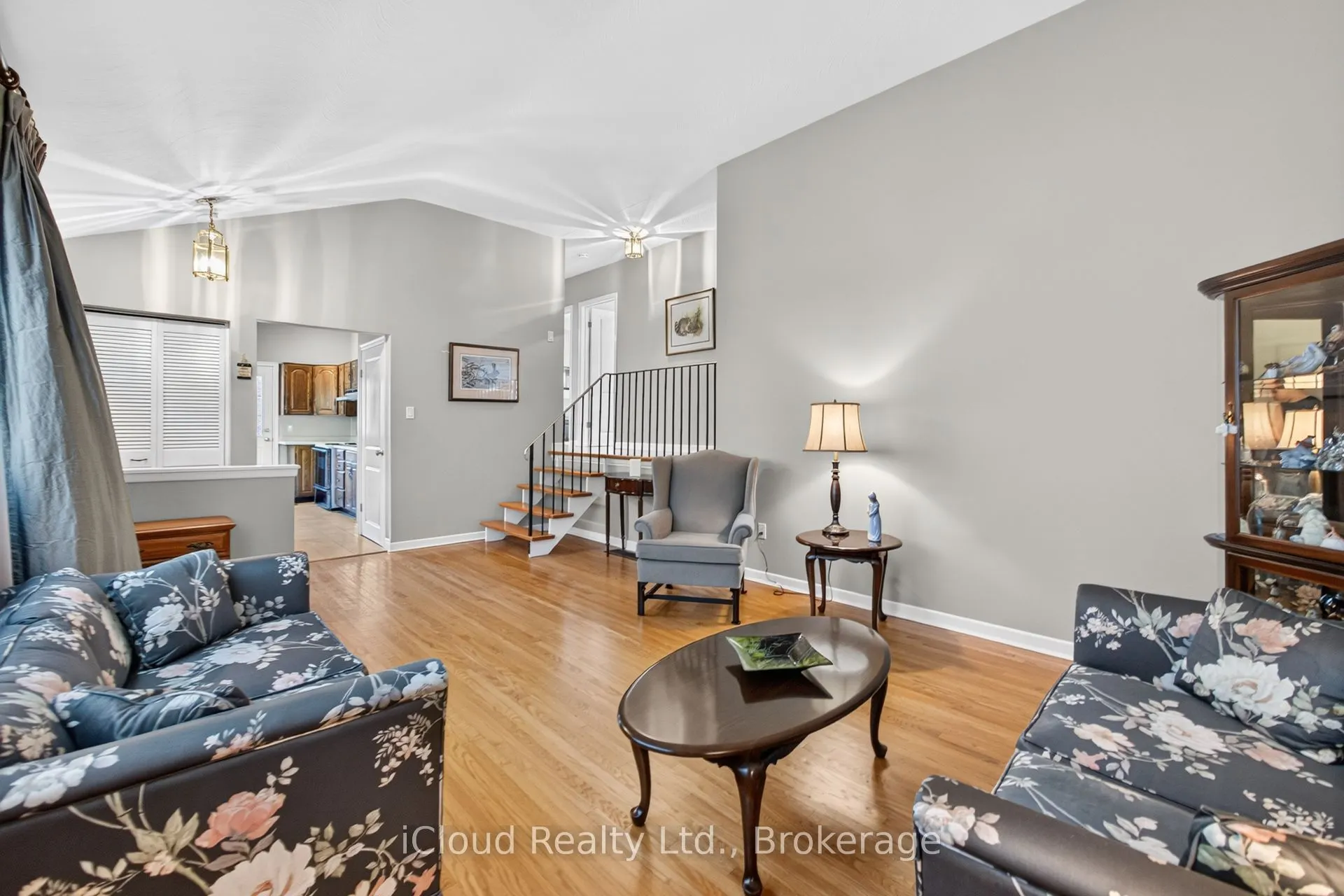 282 Kent Crescent