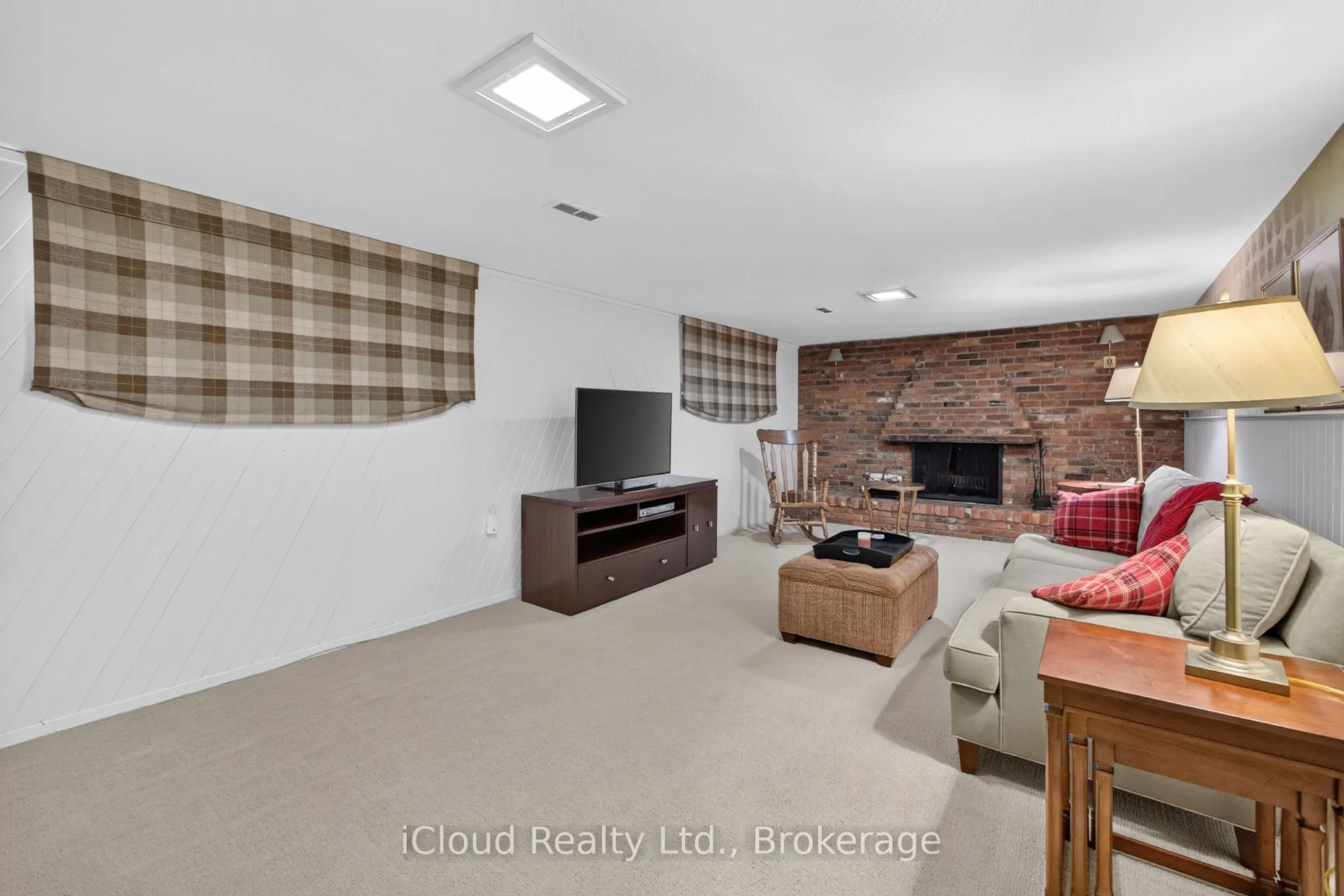 282 Kent Crescent
