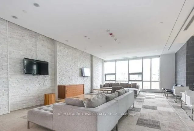 365 Prince Of Wales Drive #1207