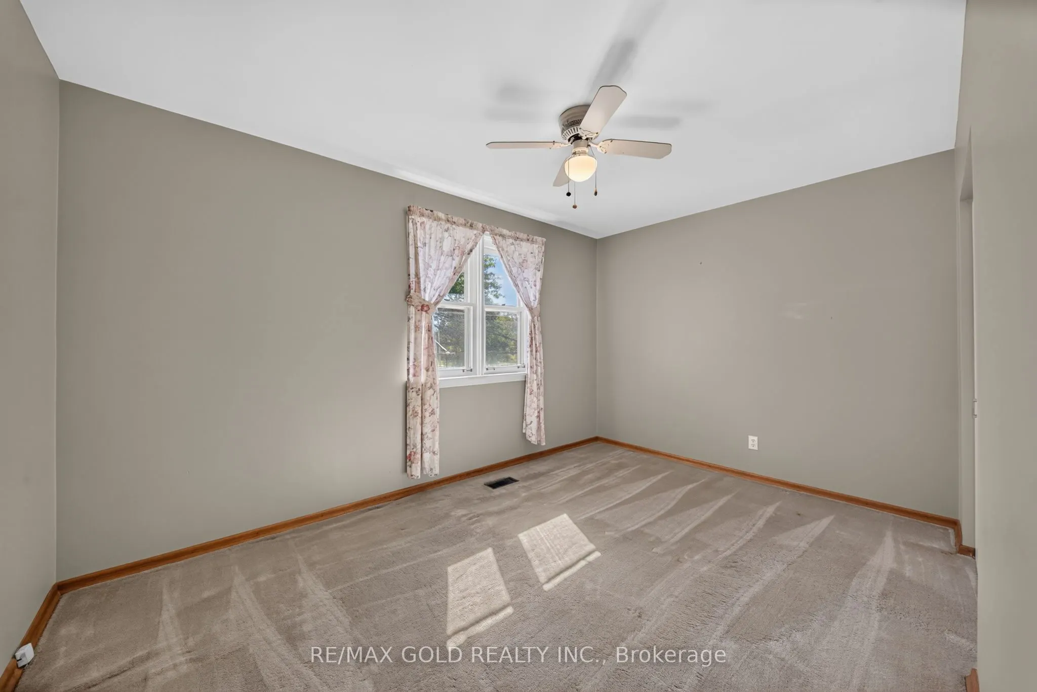 27 Alderbury Crescent