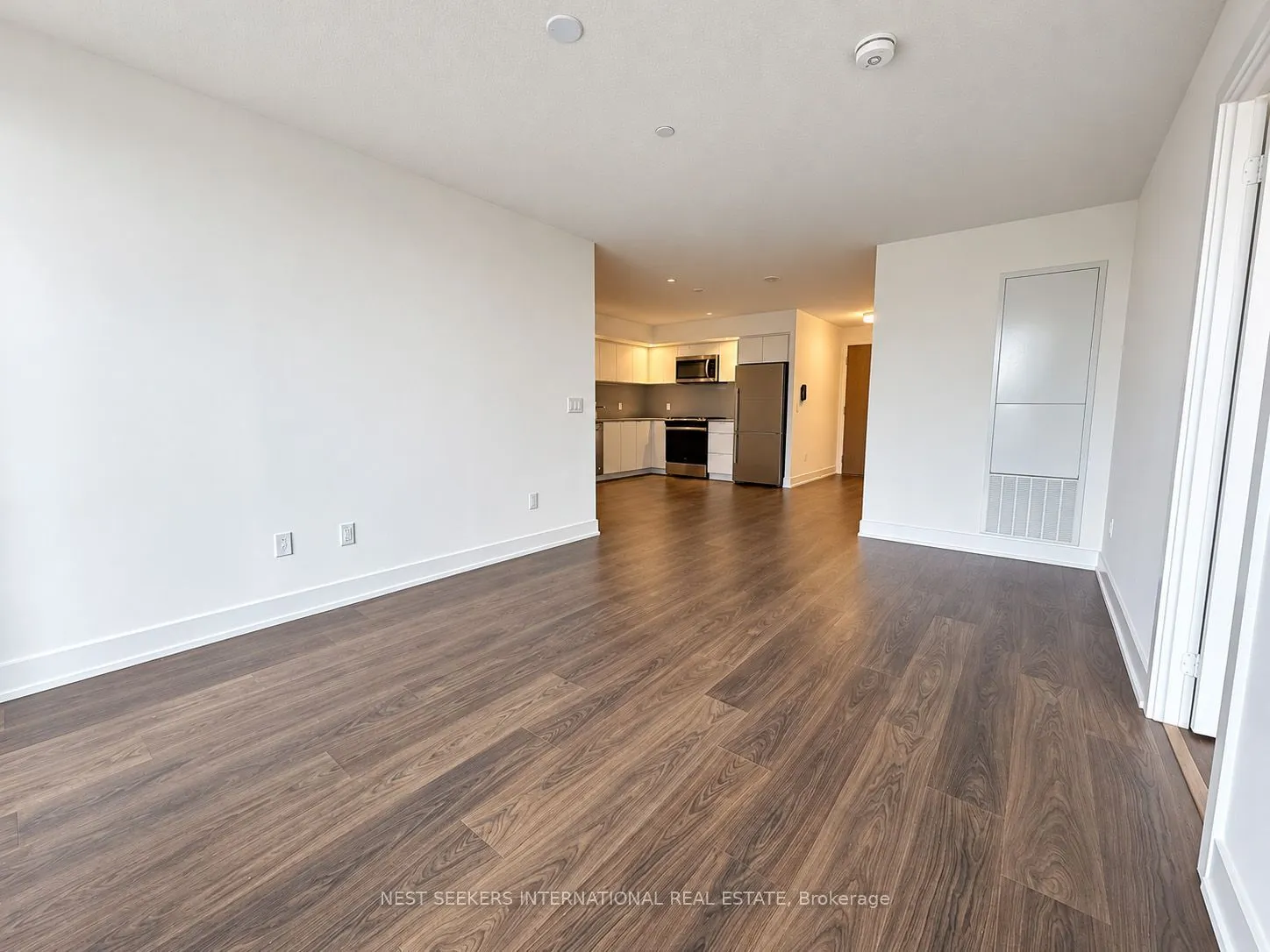 10 Eva Road #207