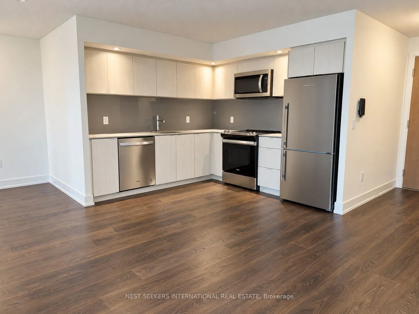 10 Eva Road #207