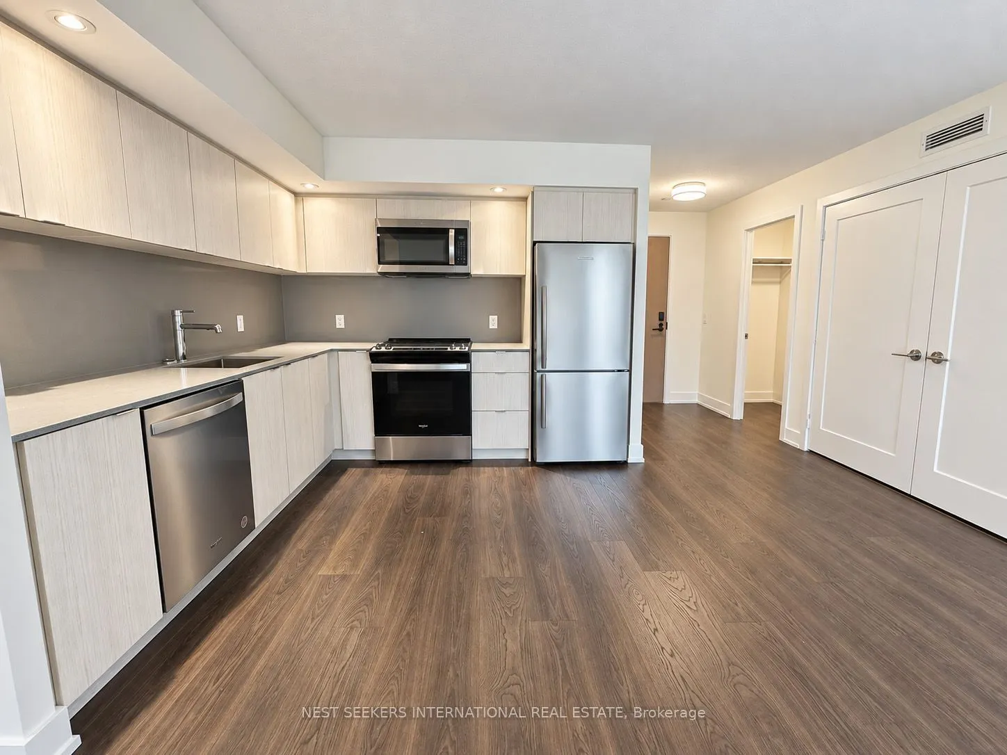 10 Eva Road #207