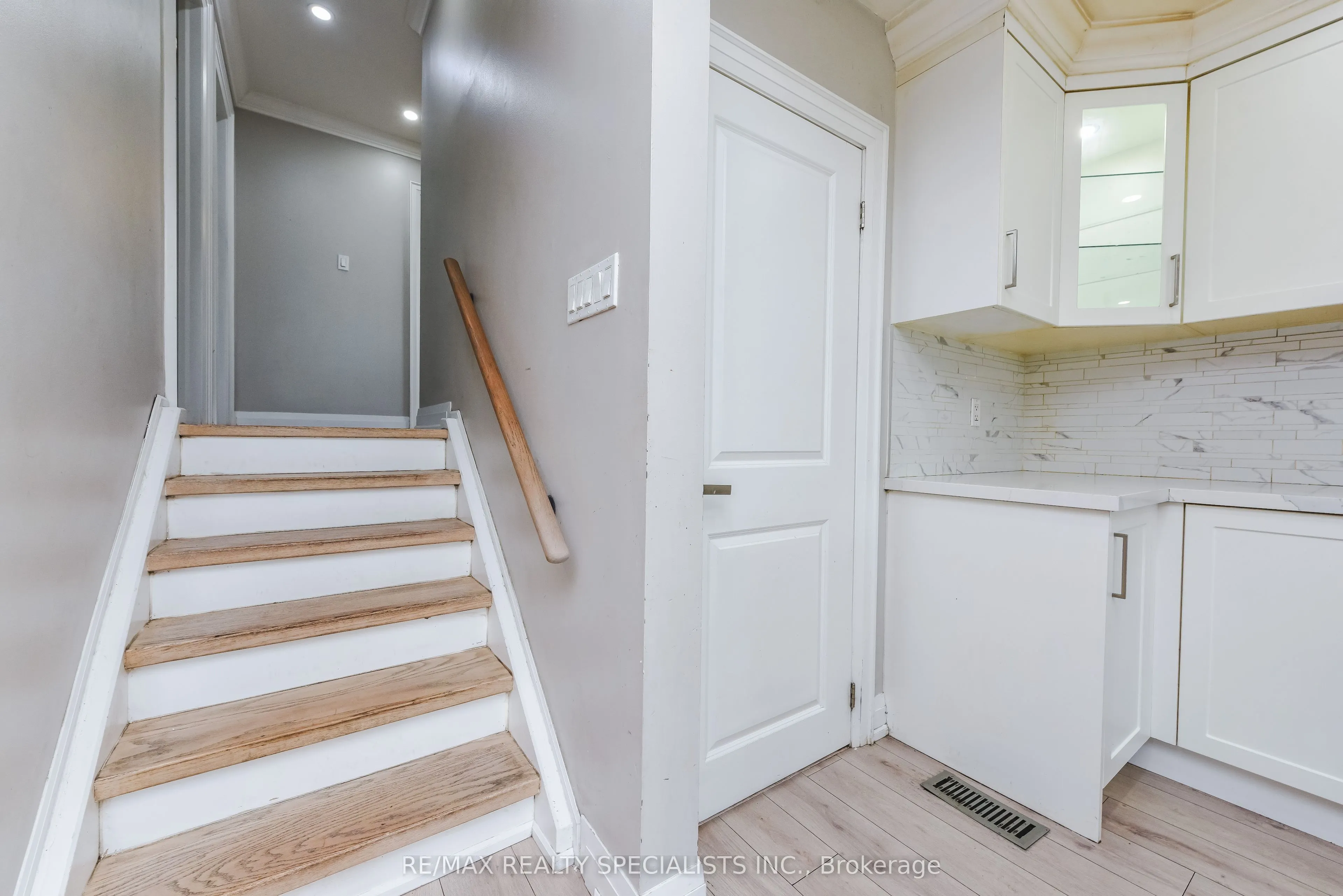 137 Avondale Boulevard #Upper Portion