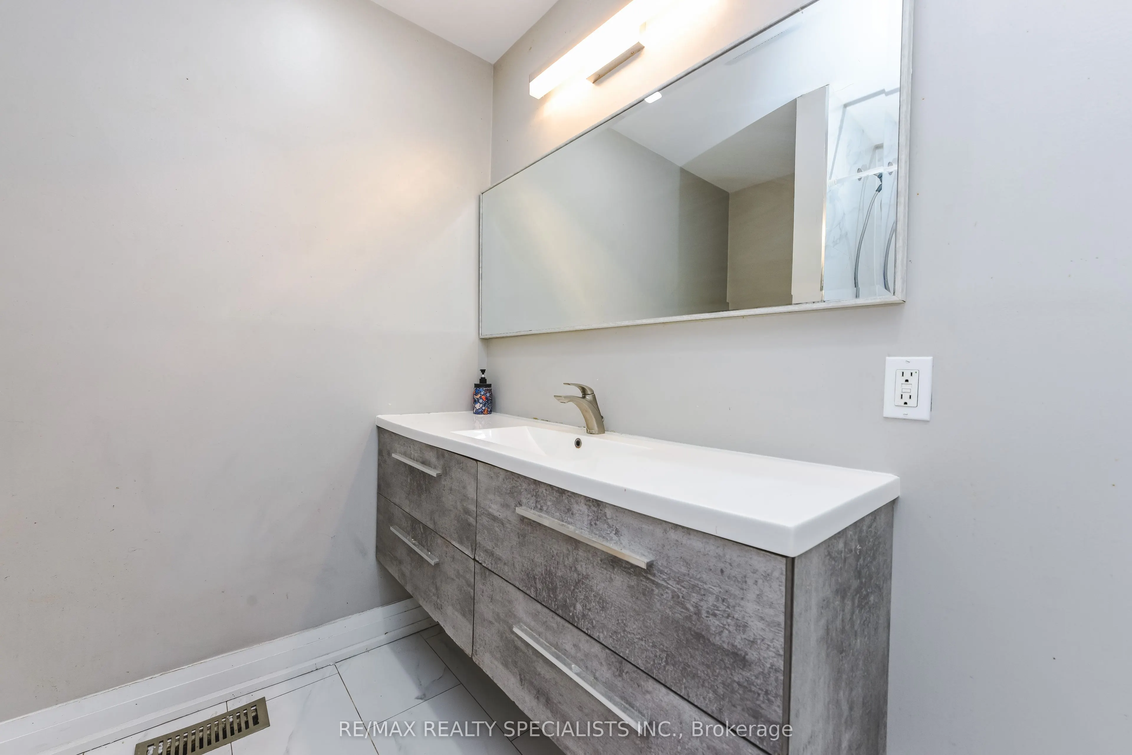137 Avondale Boulevard #Upper Portion