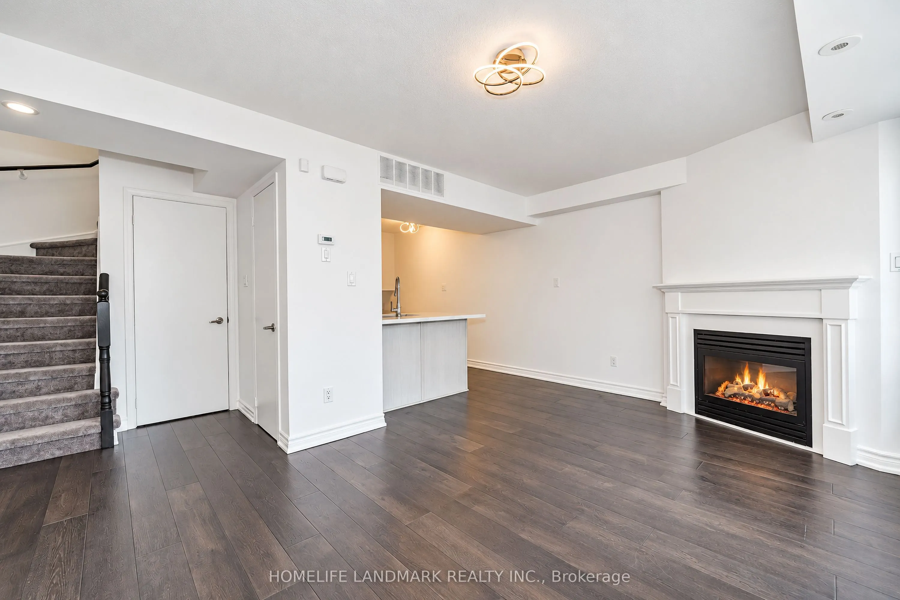 10 Laidlaw Street #714