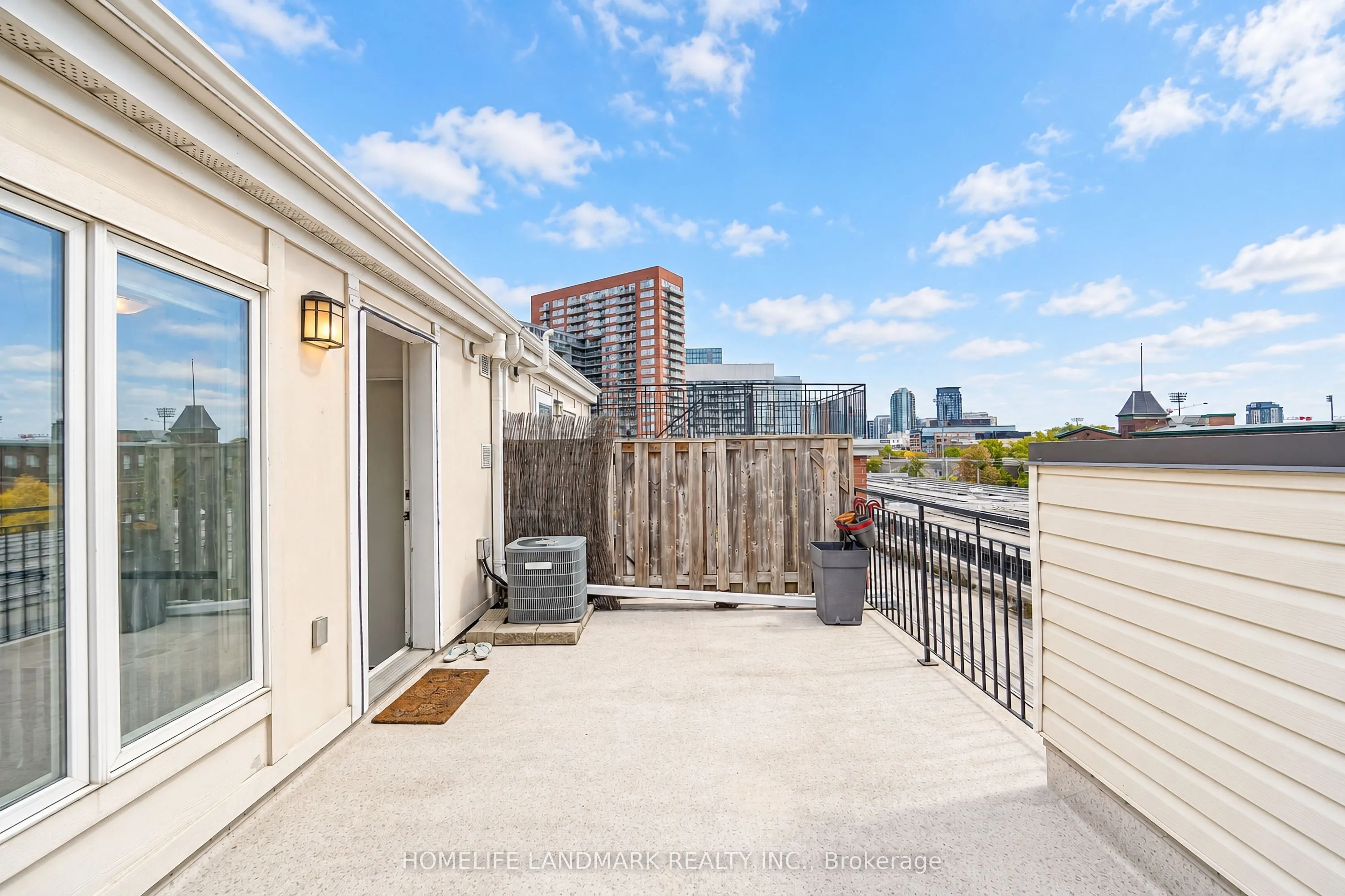 10 Laidlaw Street #714
