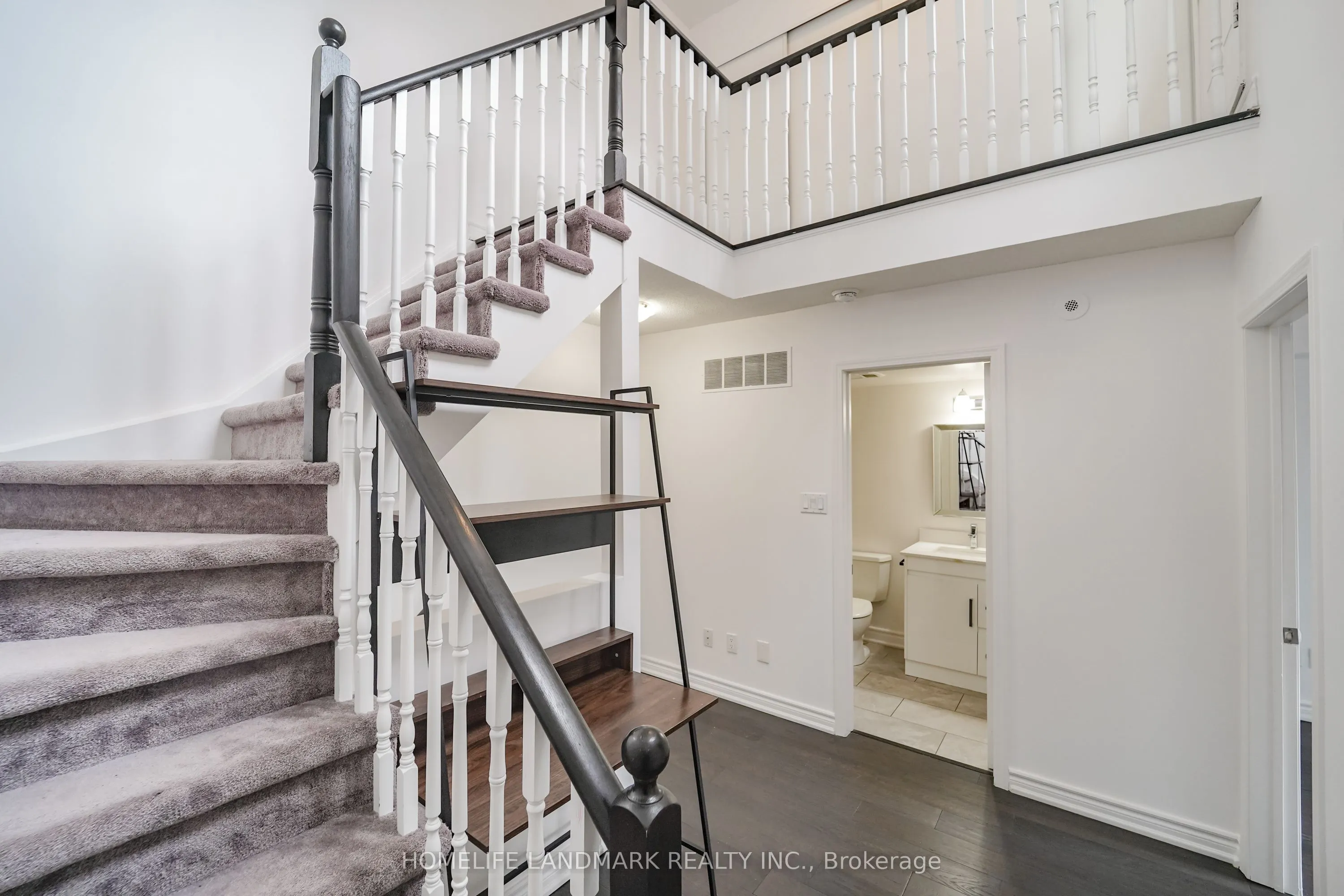 10 Laidlaw Street #714