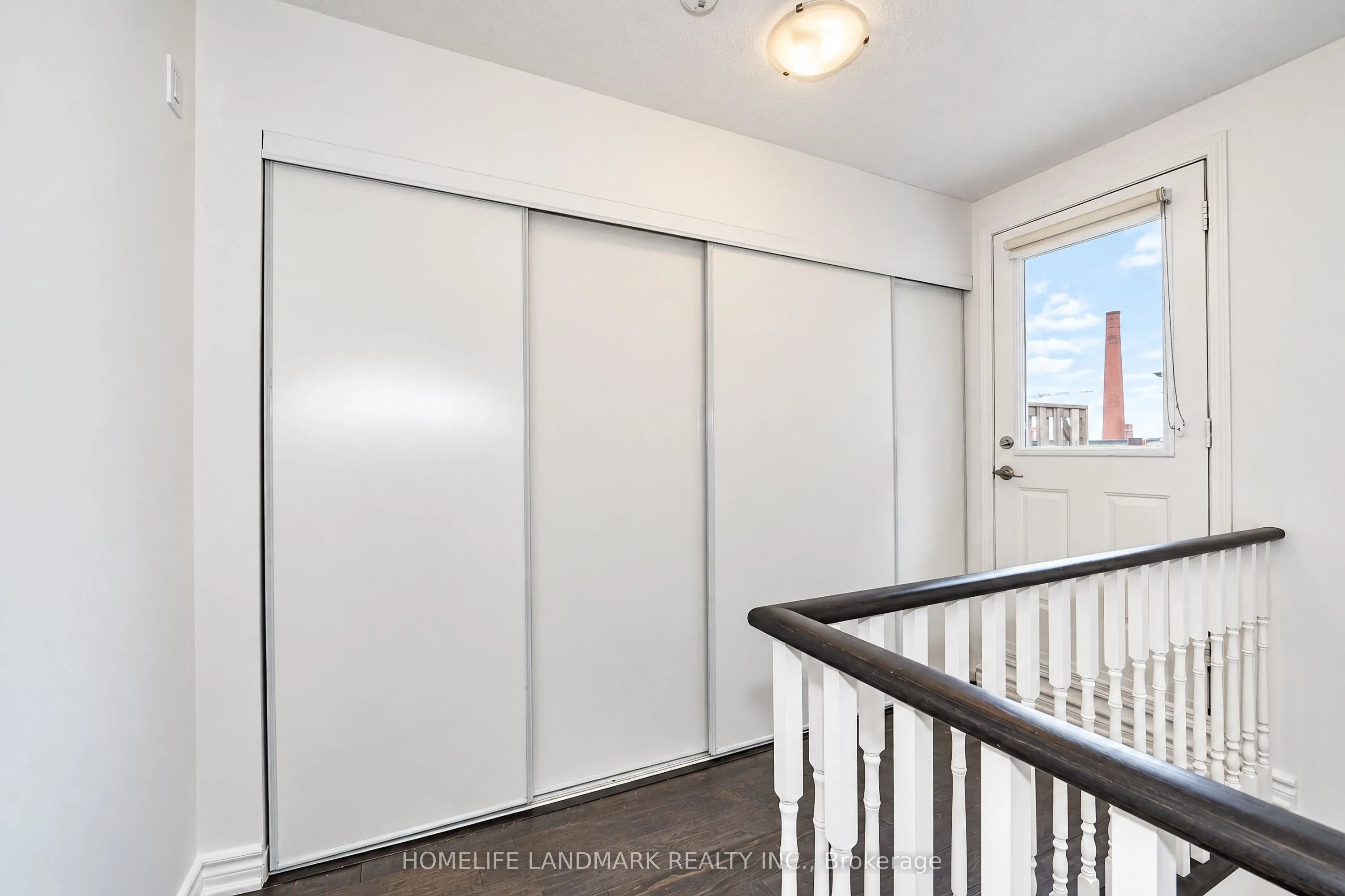 10 Laidlaw Street #714