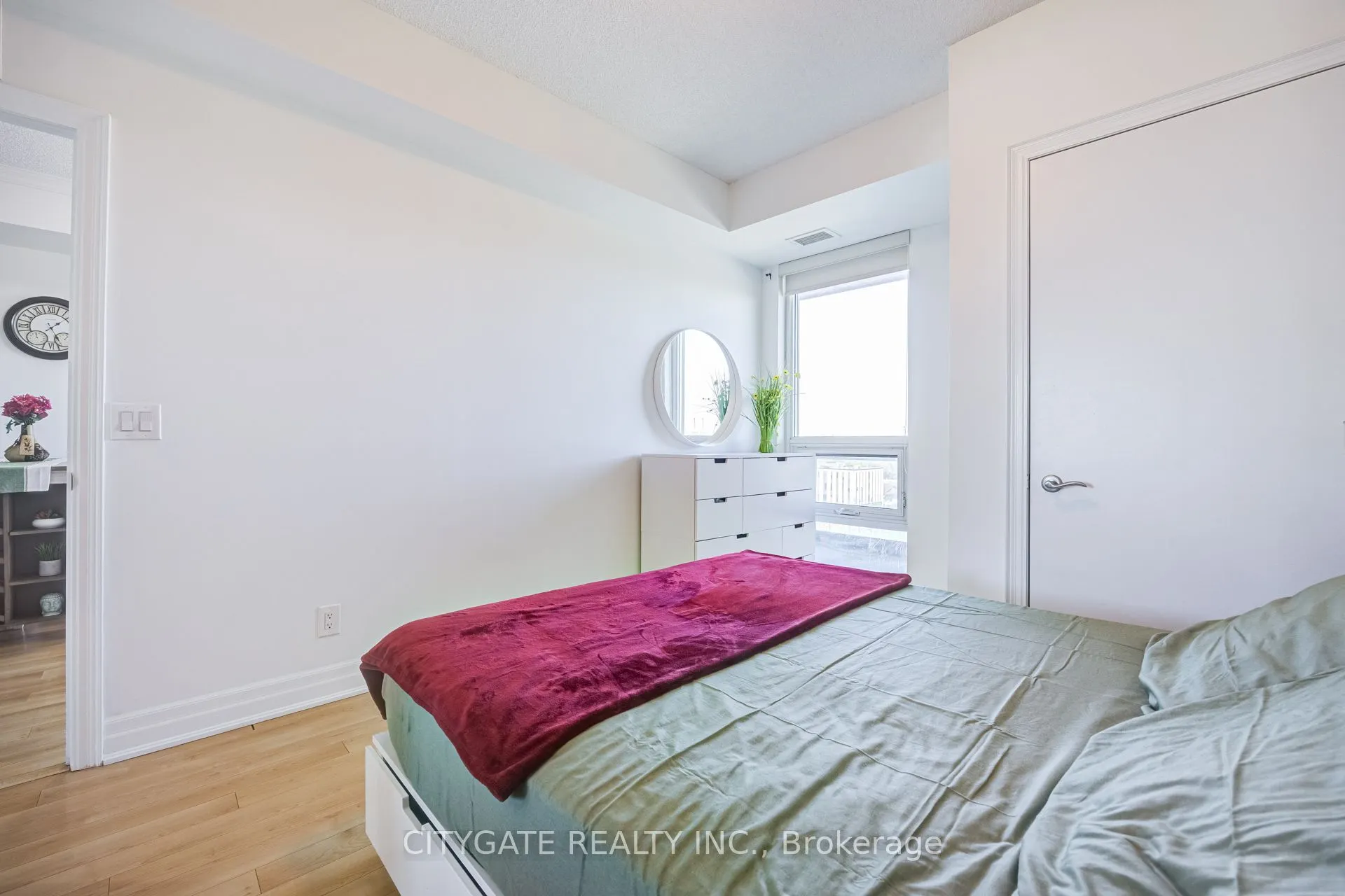 100 John Street #809