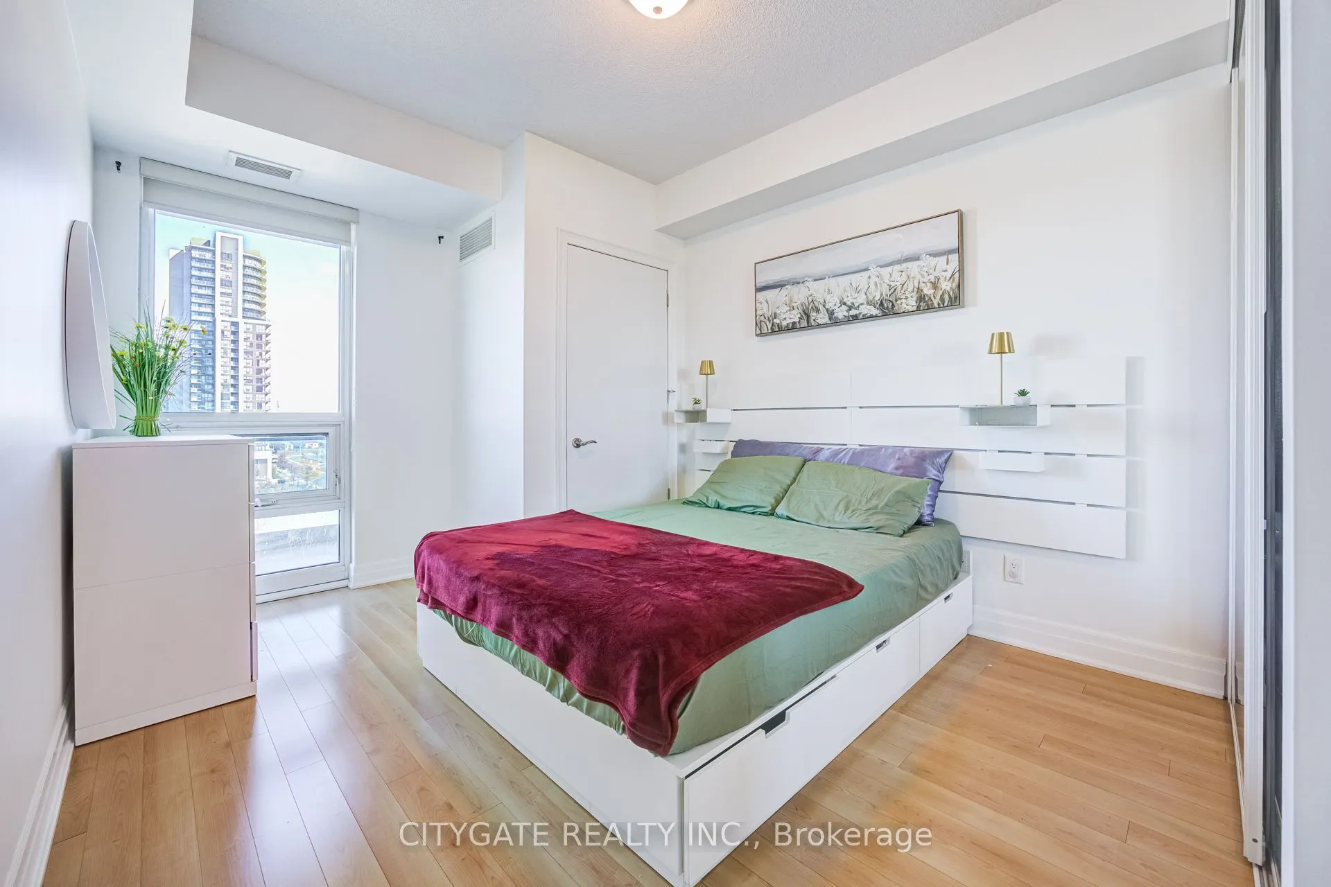 100 John Street #809