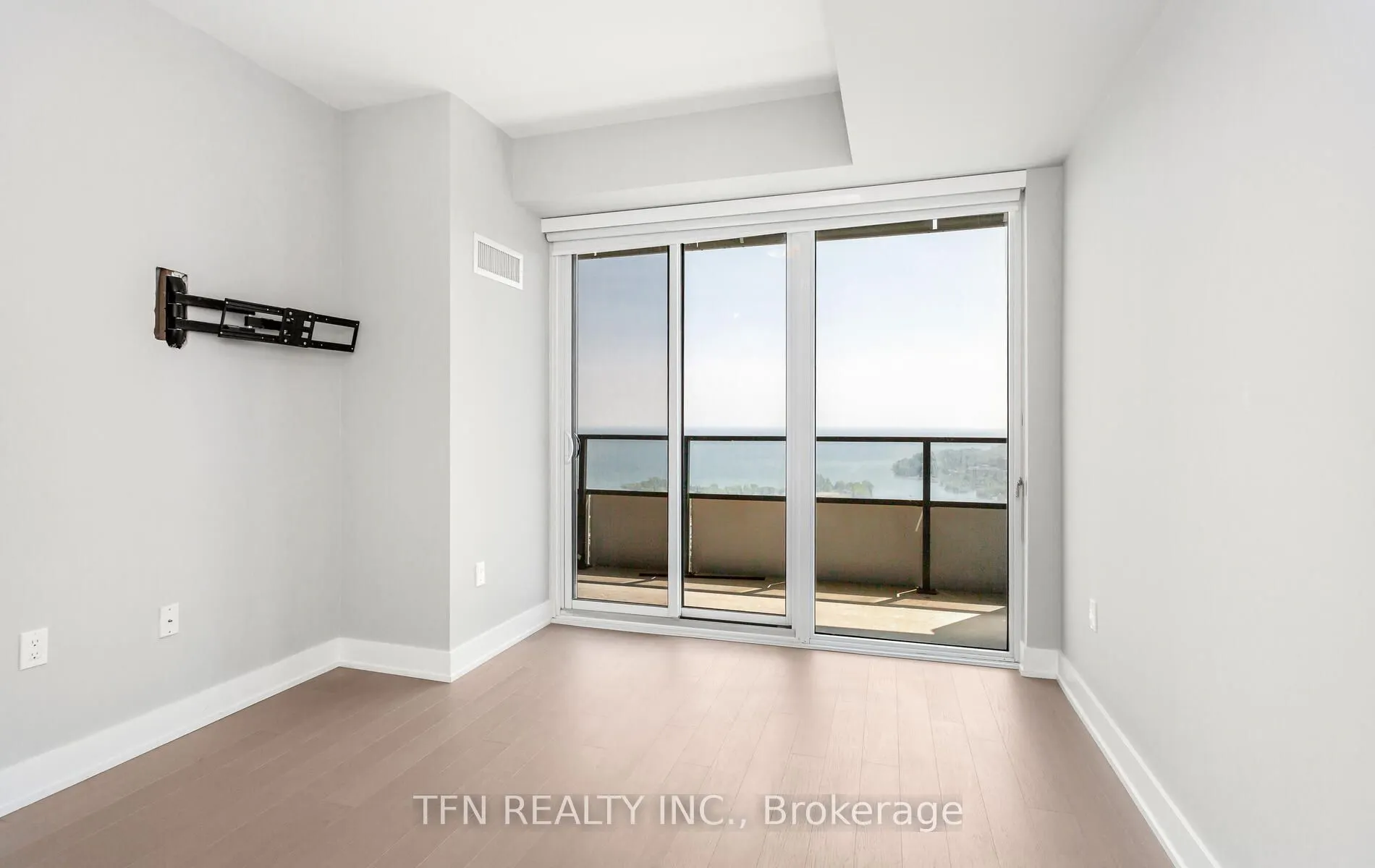 20 Shore Breeze Drive #3510