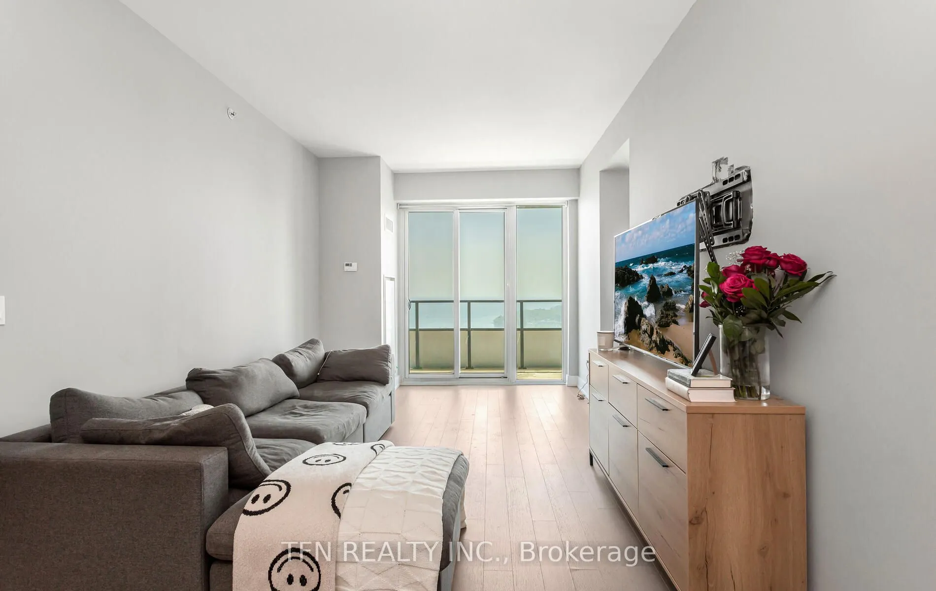 20 Shore Breeze Drive #3510