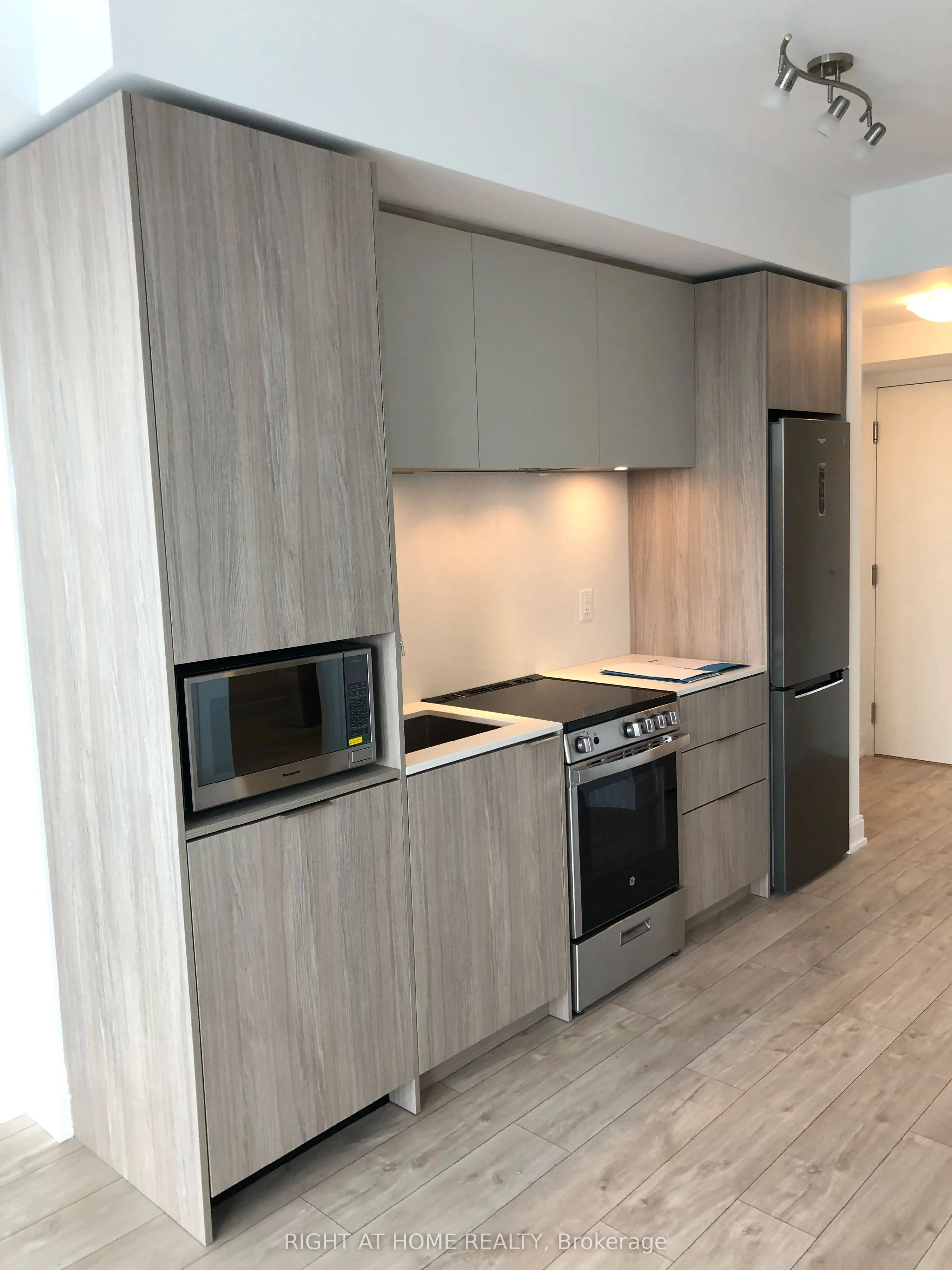 70 ANNIE CRAIG Drive #3201