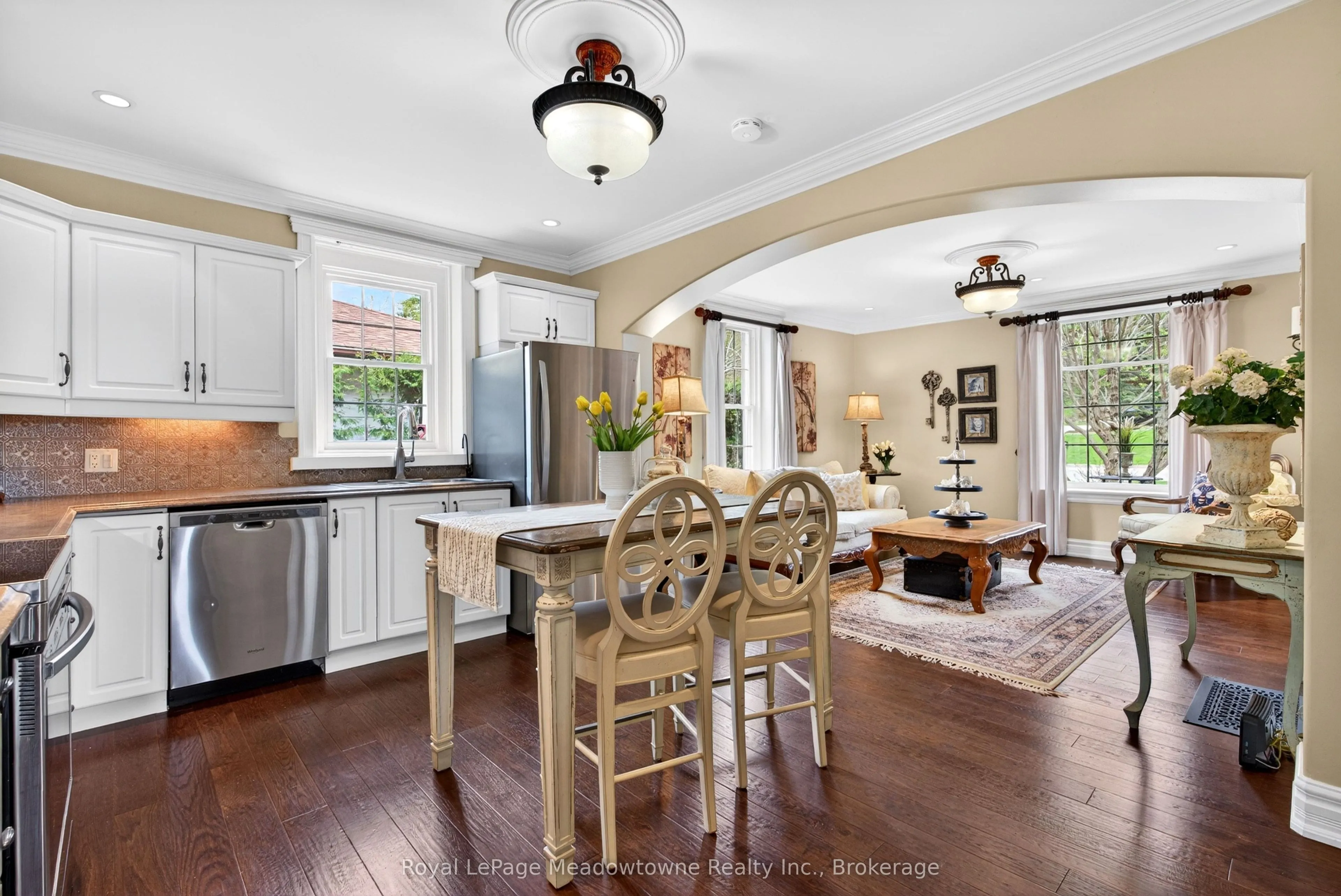 53 CAMPBELL Avenue E
