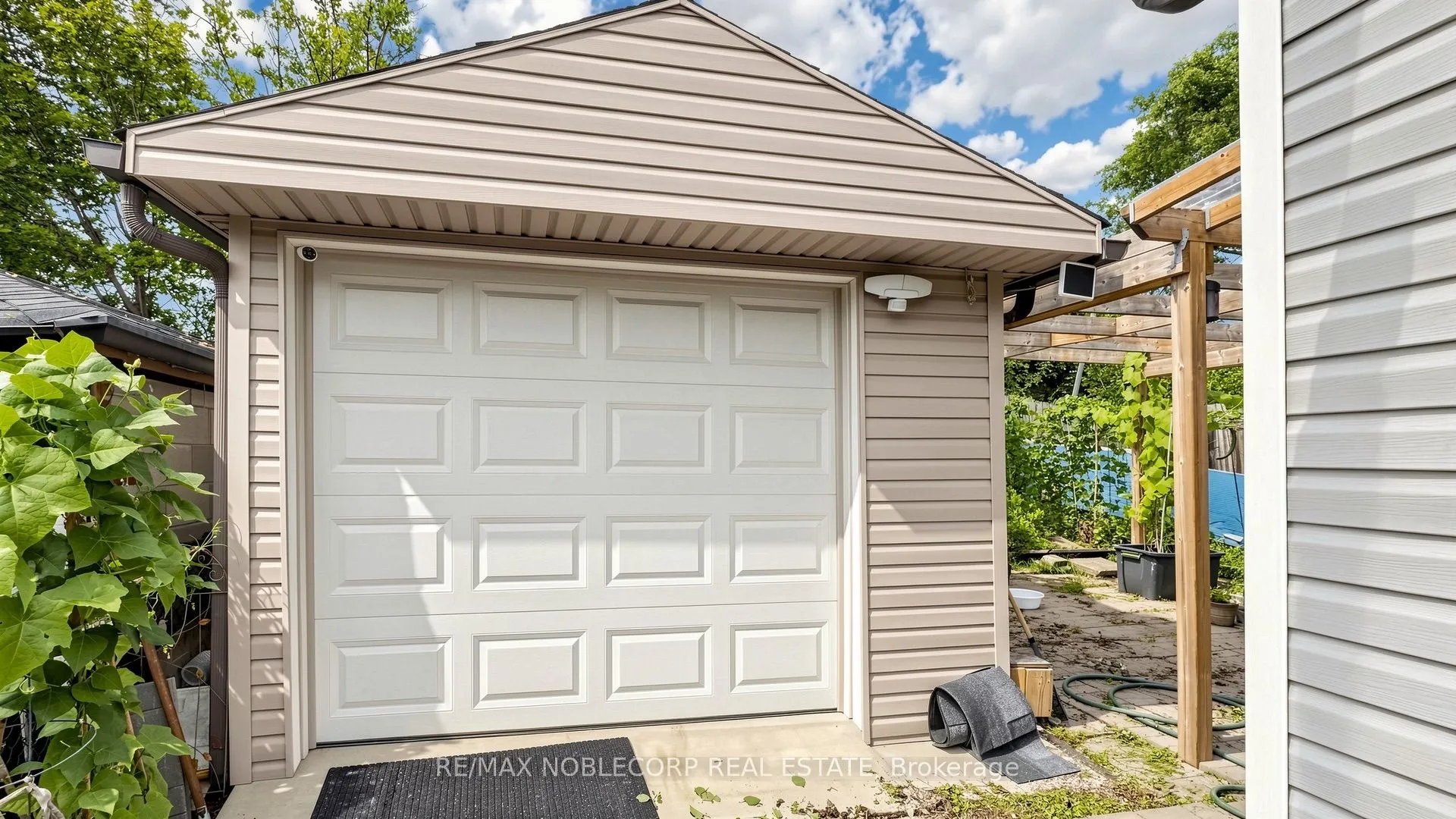 95 Snowood Court