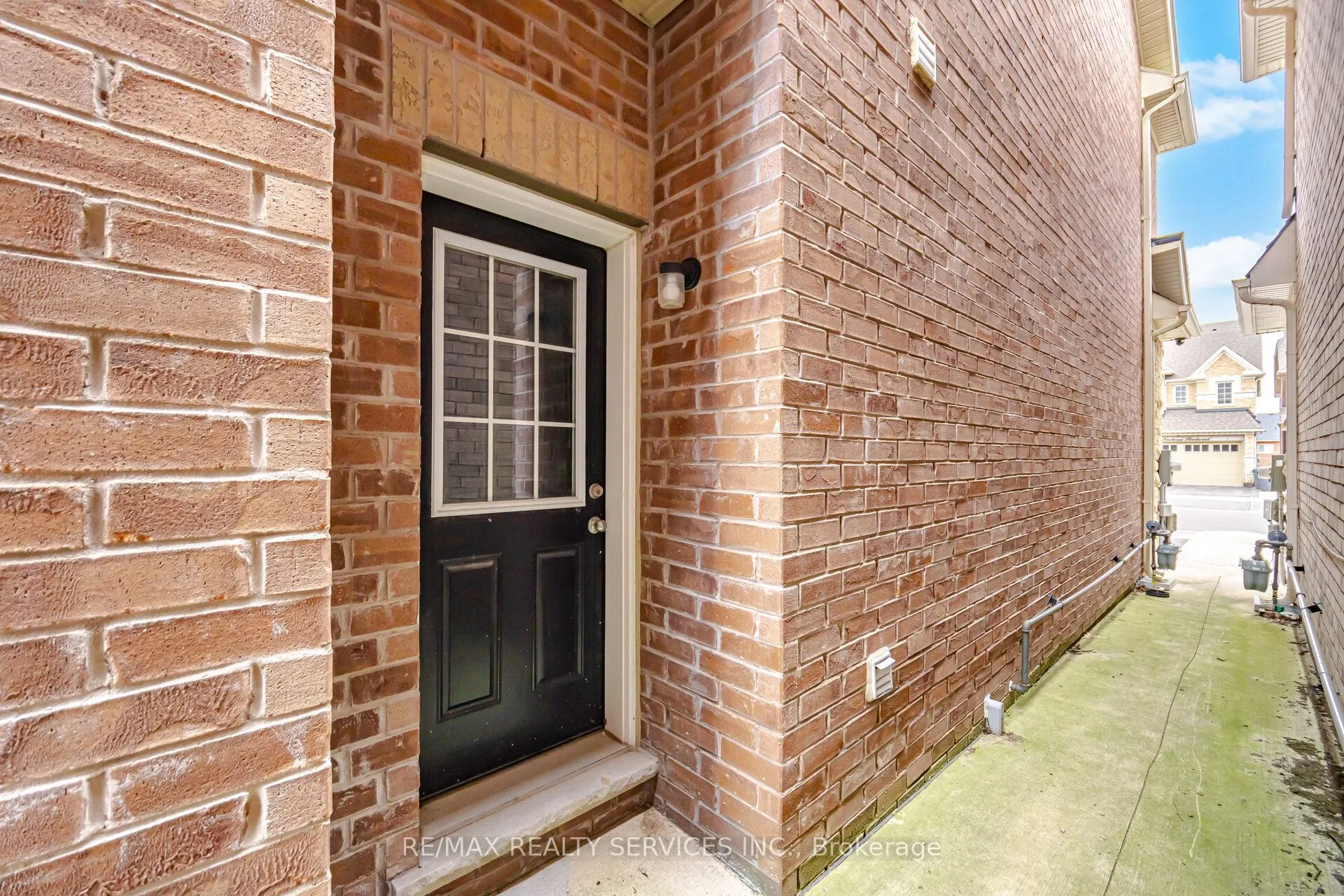 152 Newhouse Boulevard