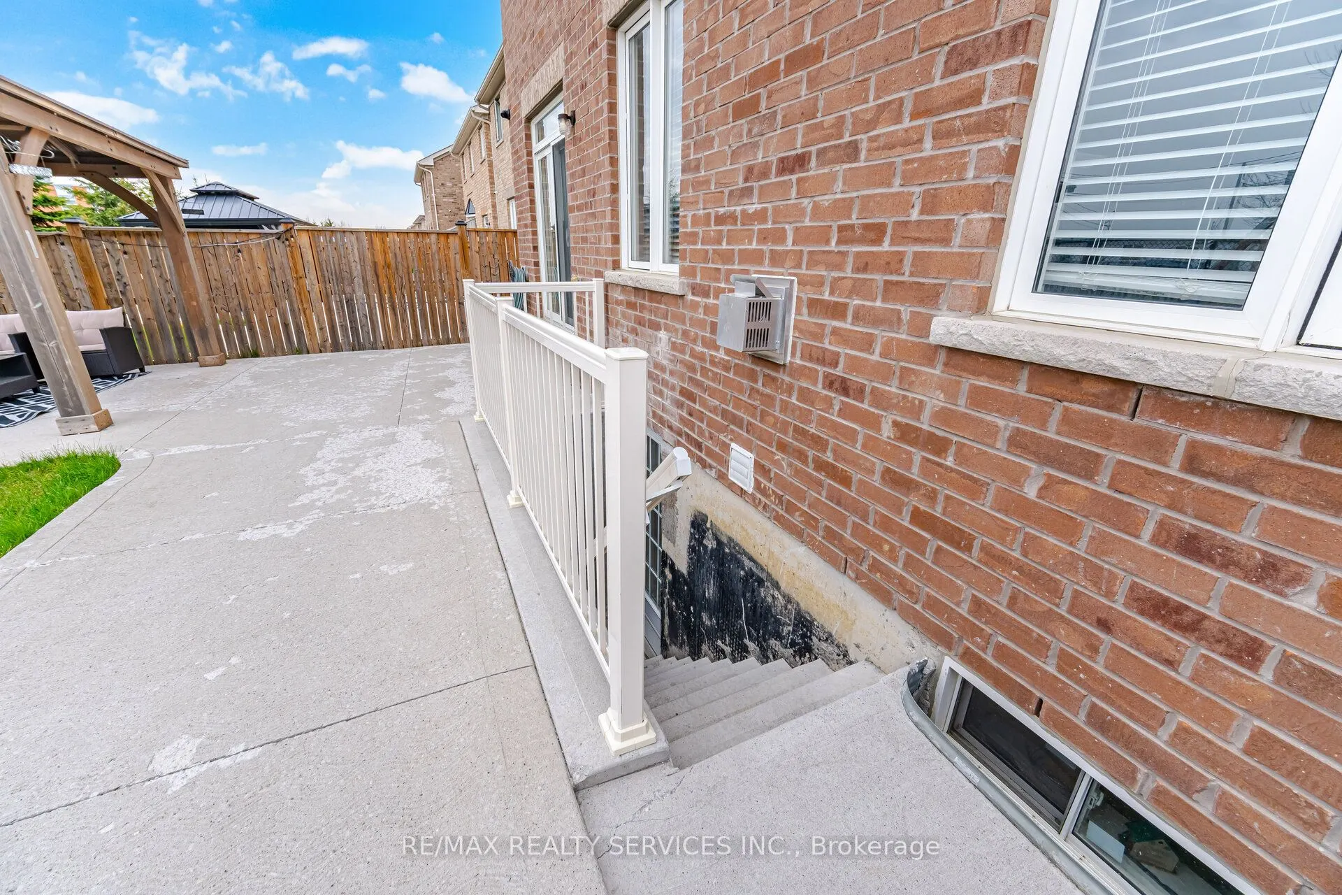 152 Newhouse Boulevard
