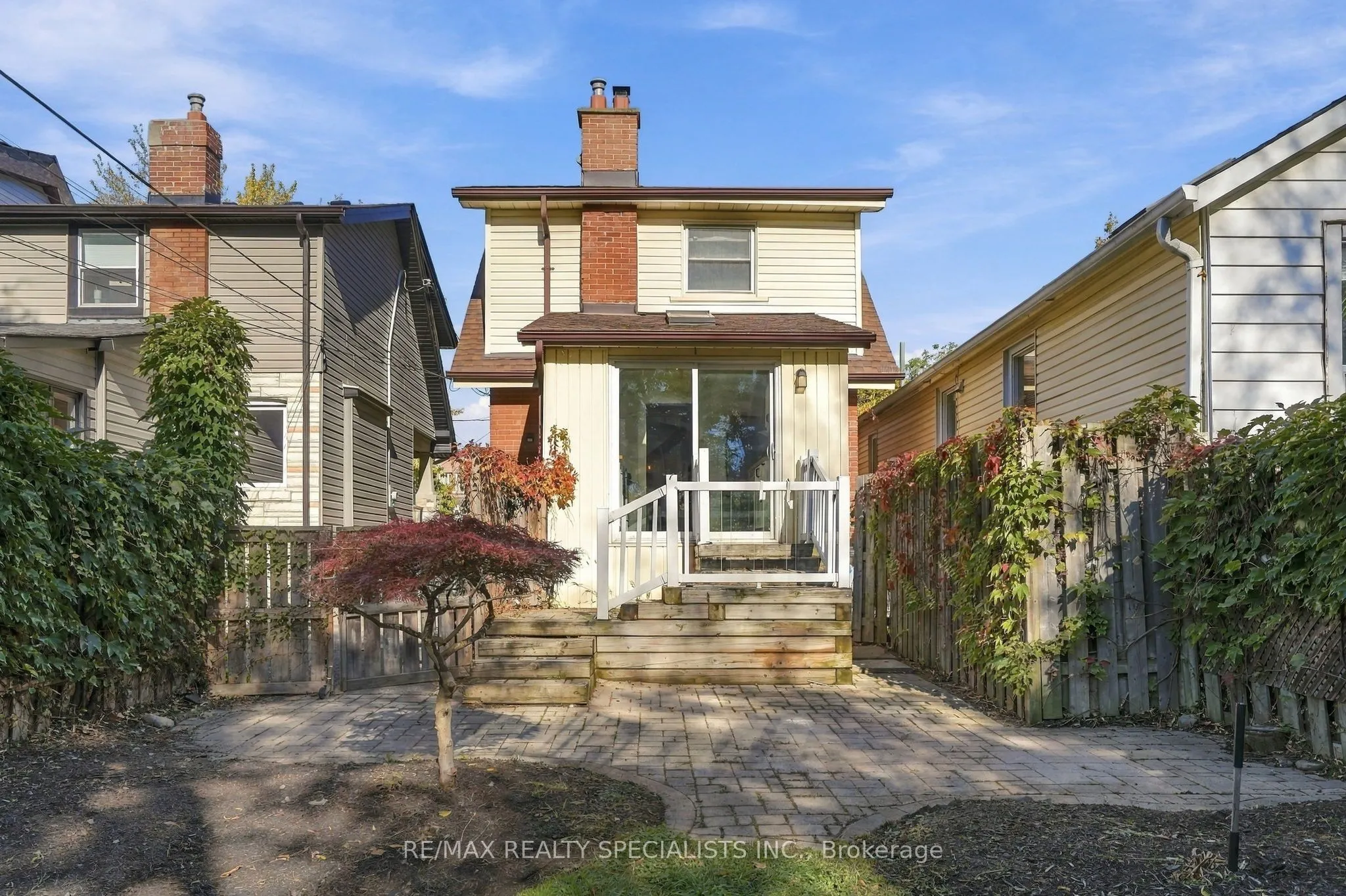 141 Lake Crescent