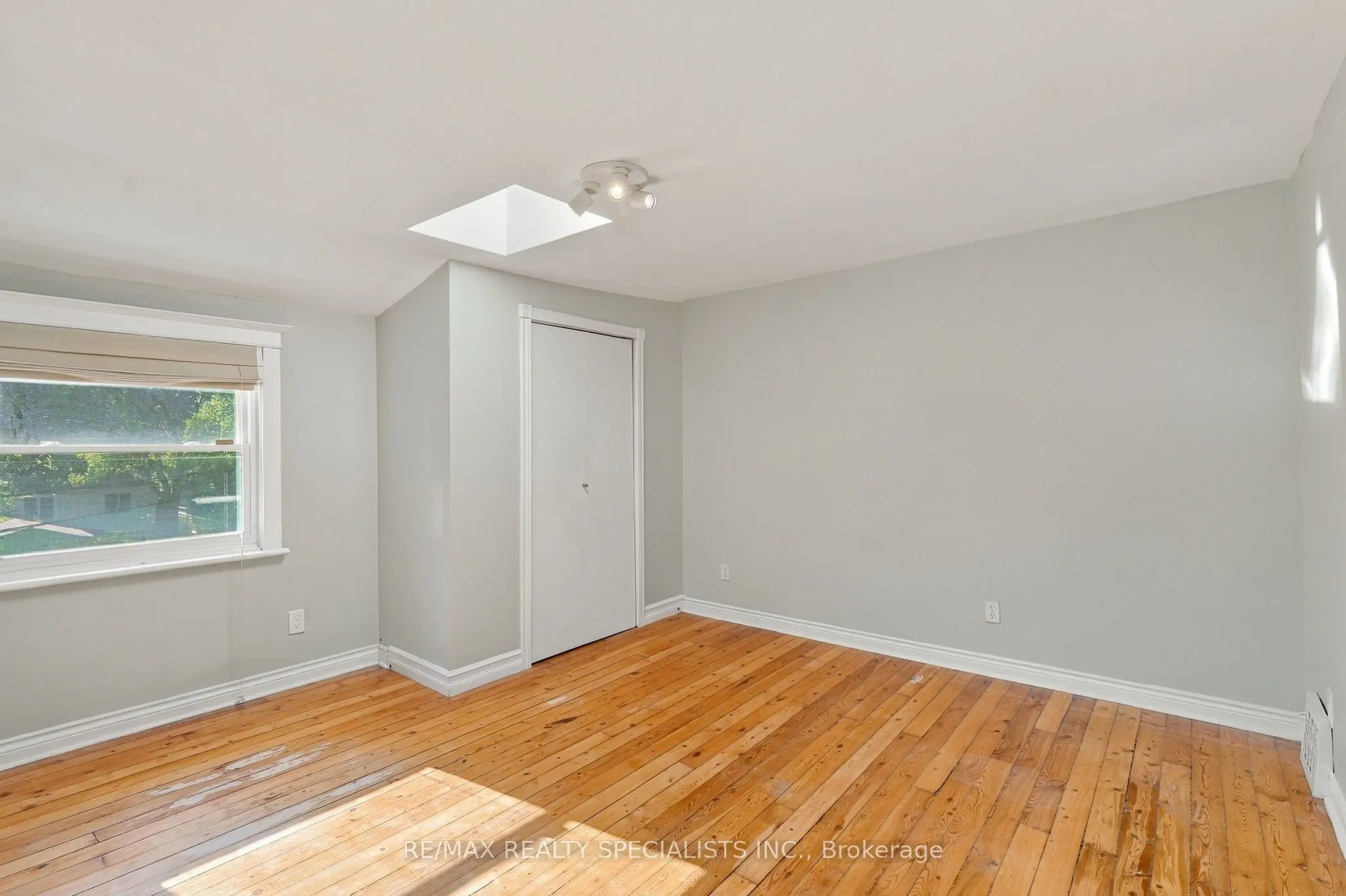 141 Lake Crescent