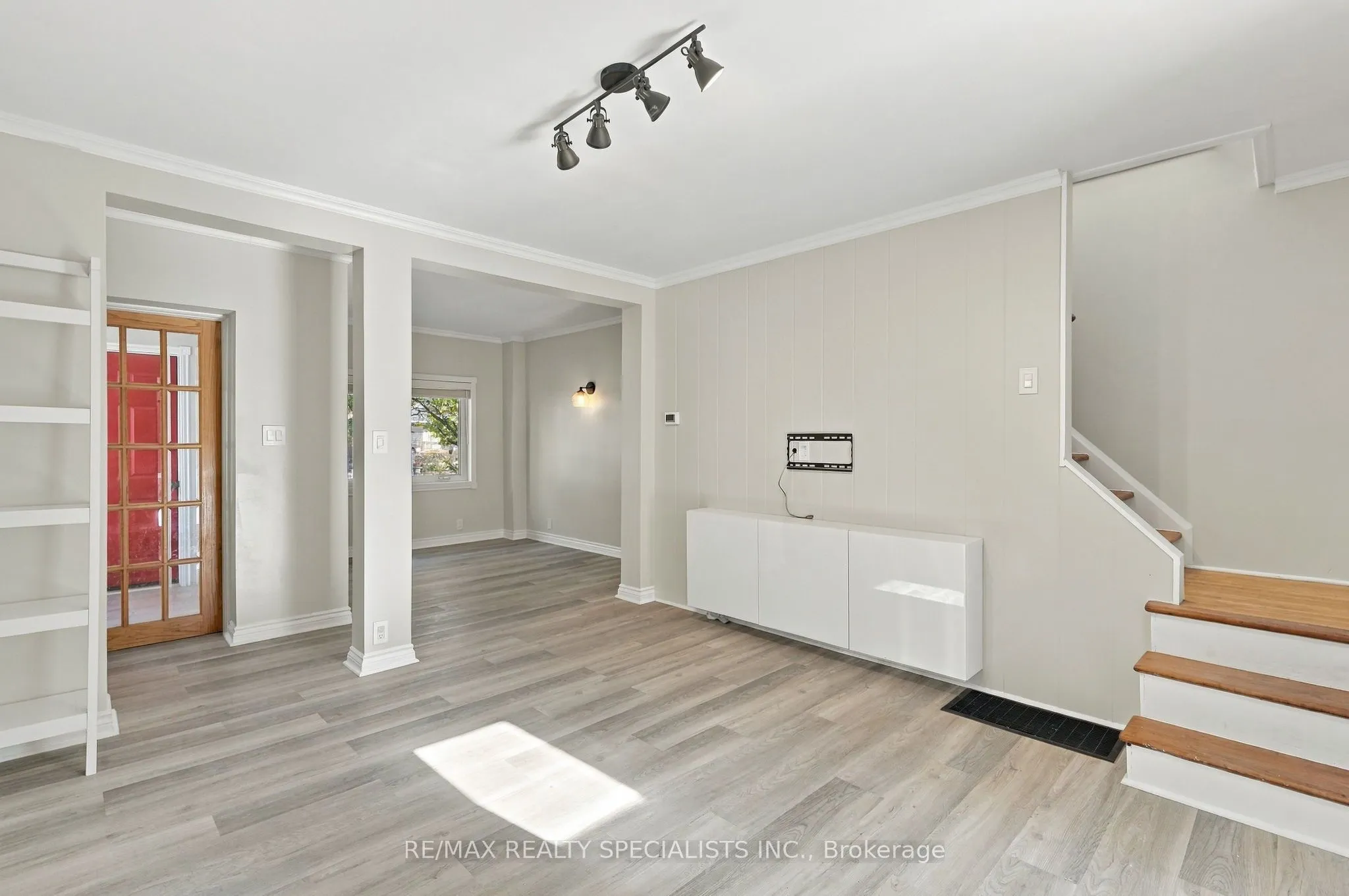 141 Lake Crescent