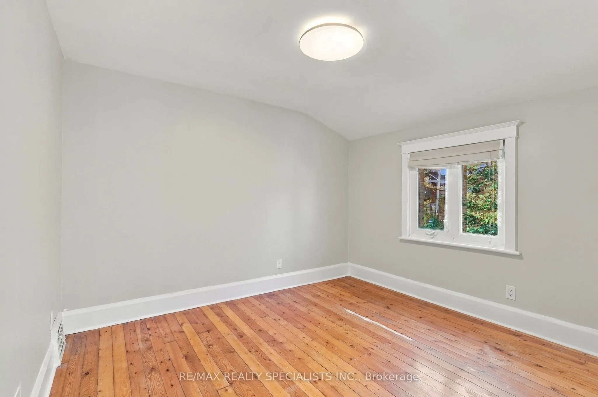 141 Lake Crescent