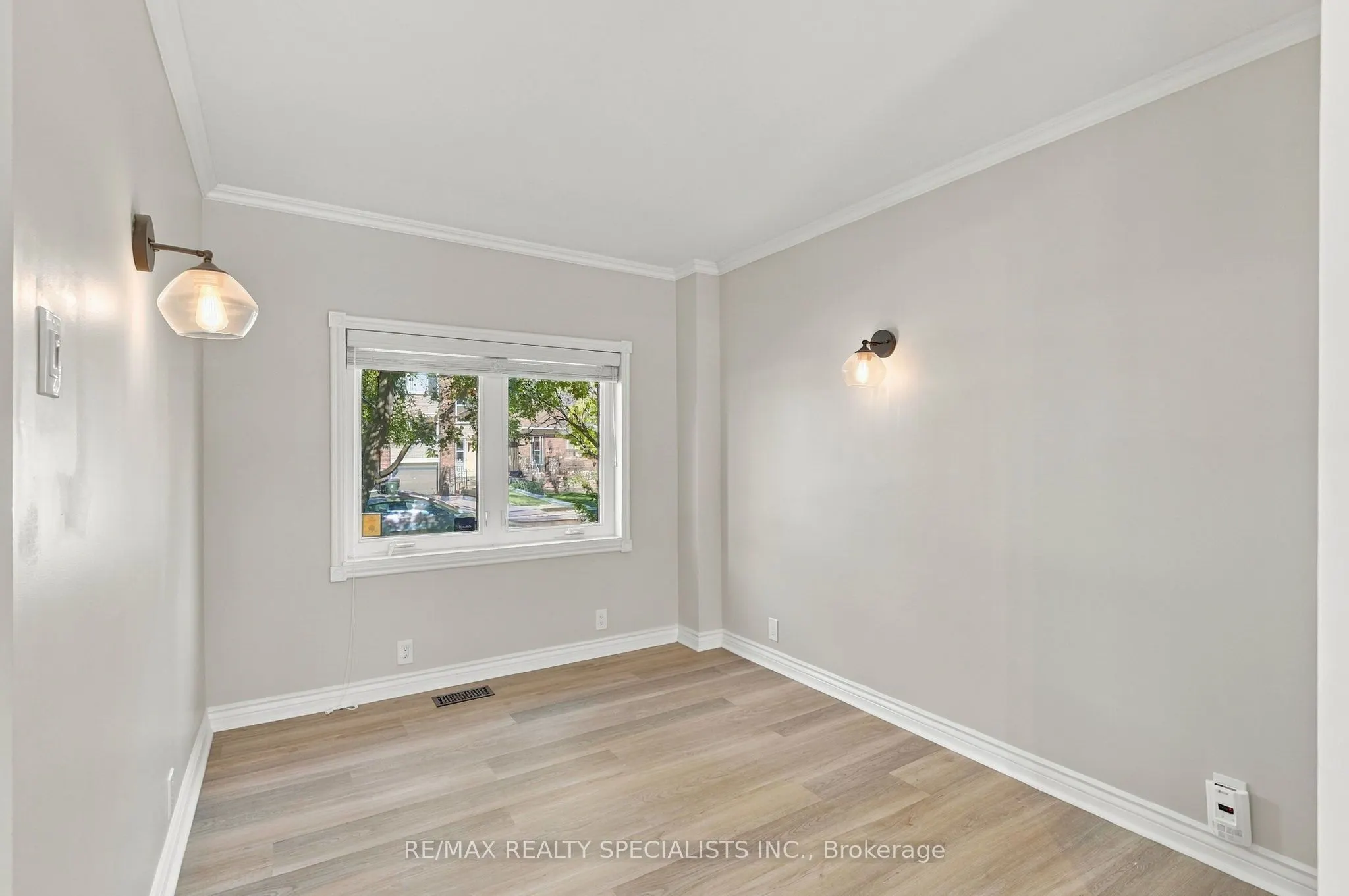 141 Lake Crescent