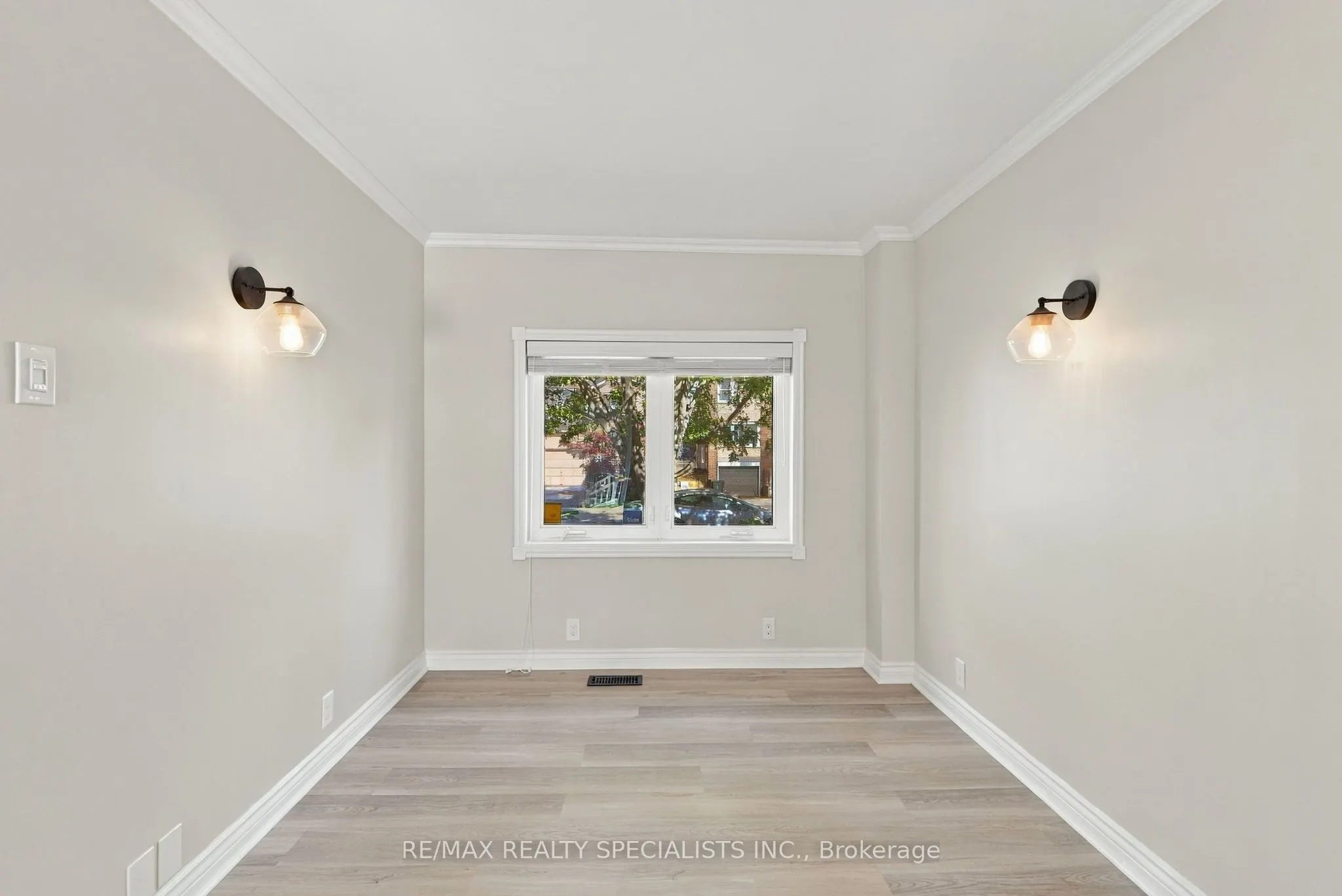 141 Lake Crescent