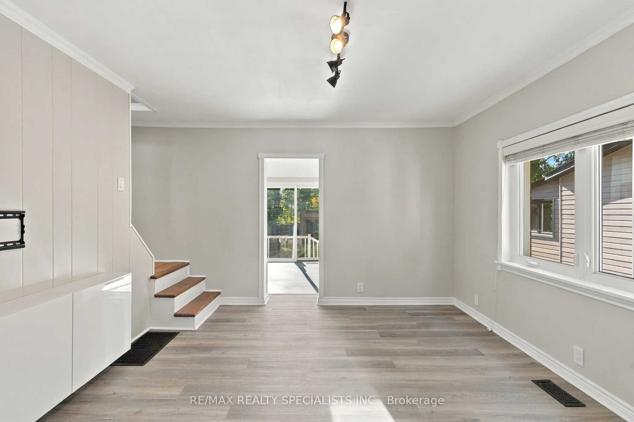 141 Lake Crescent
