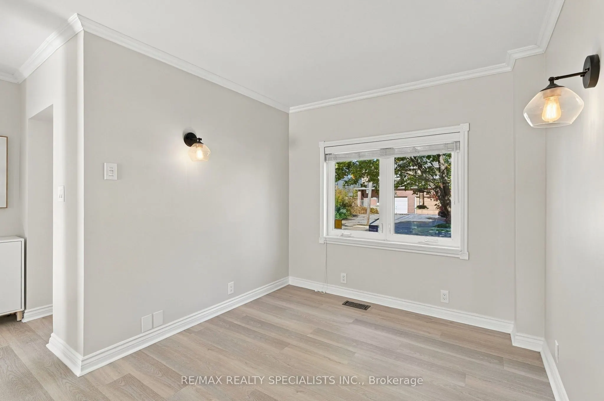 141 Lake Crescent