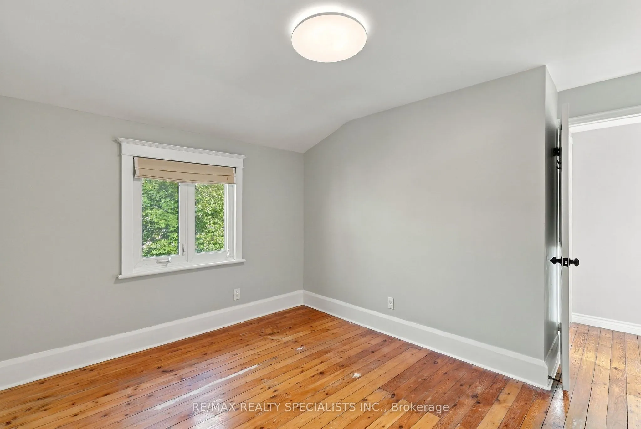 141 Lake Crescent