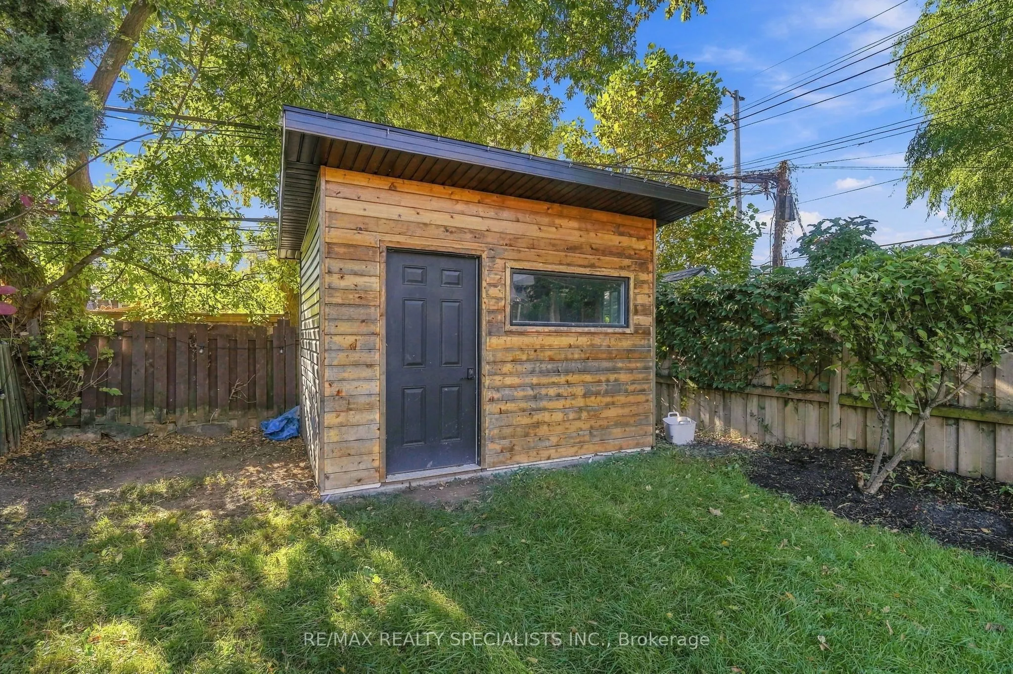 141 Lake Crescent