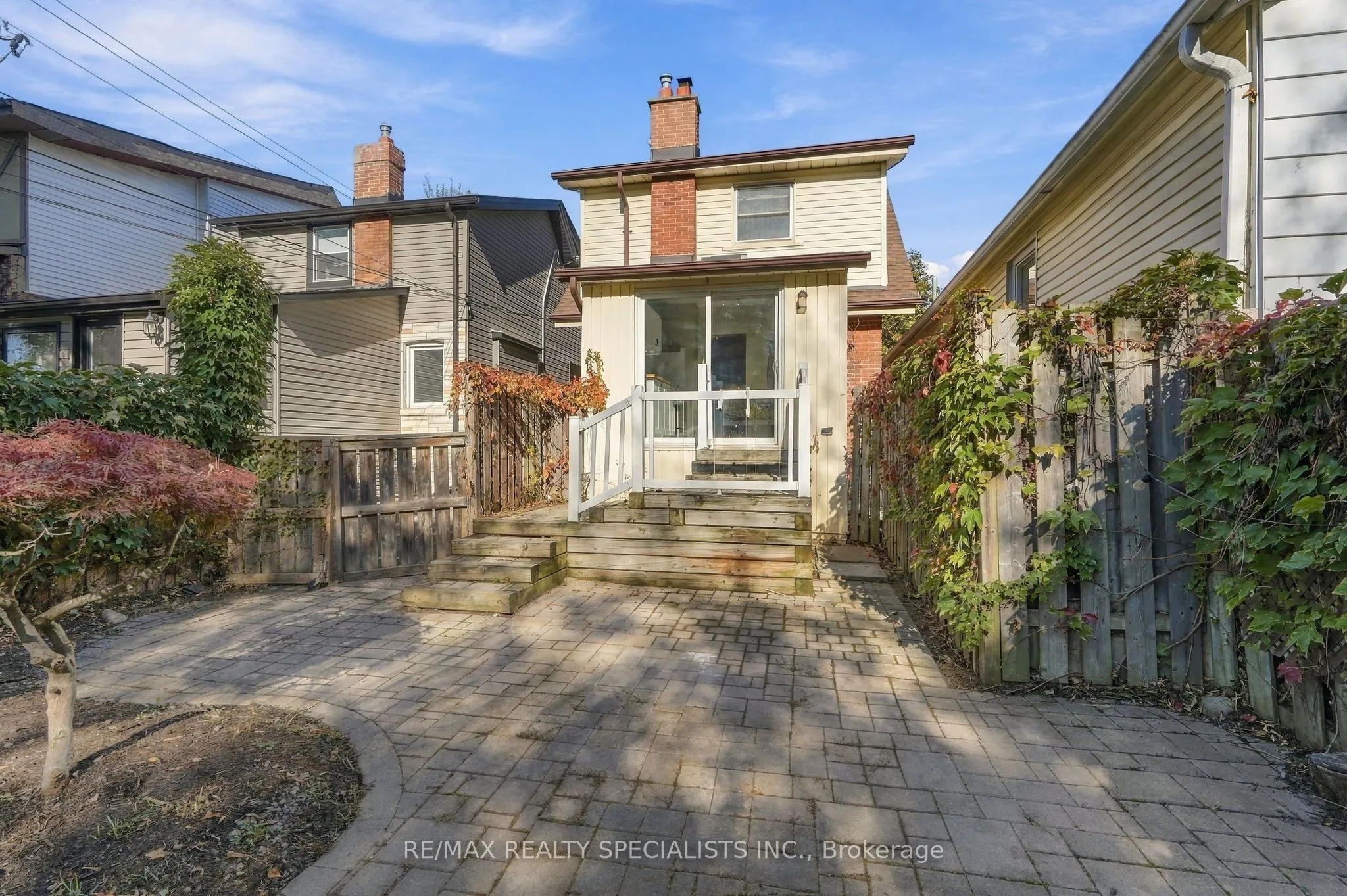 141 Lake Crescent