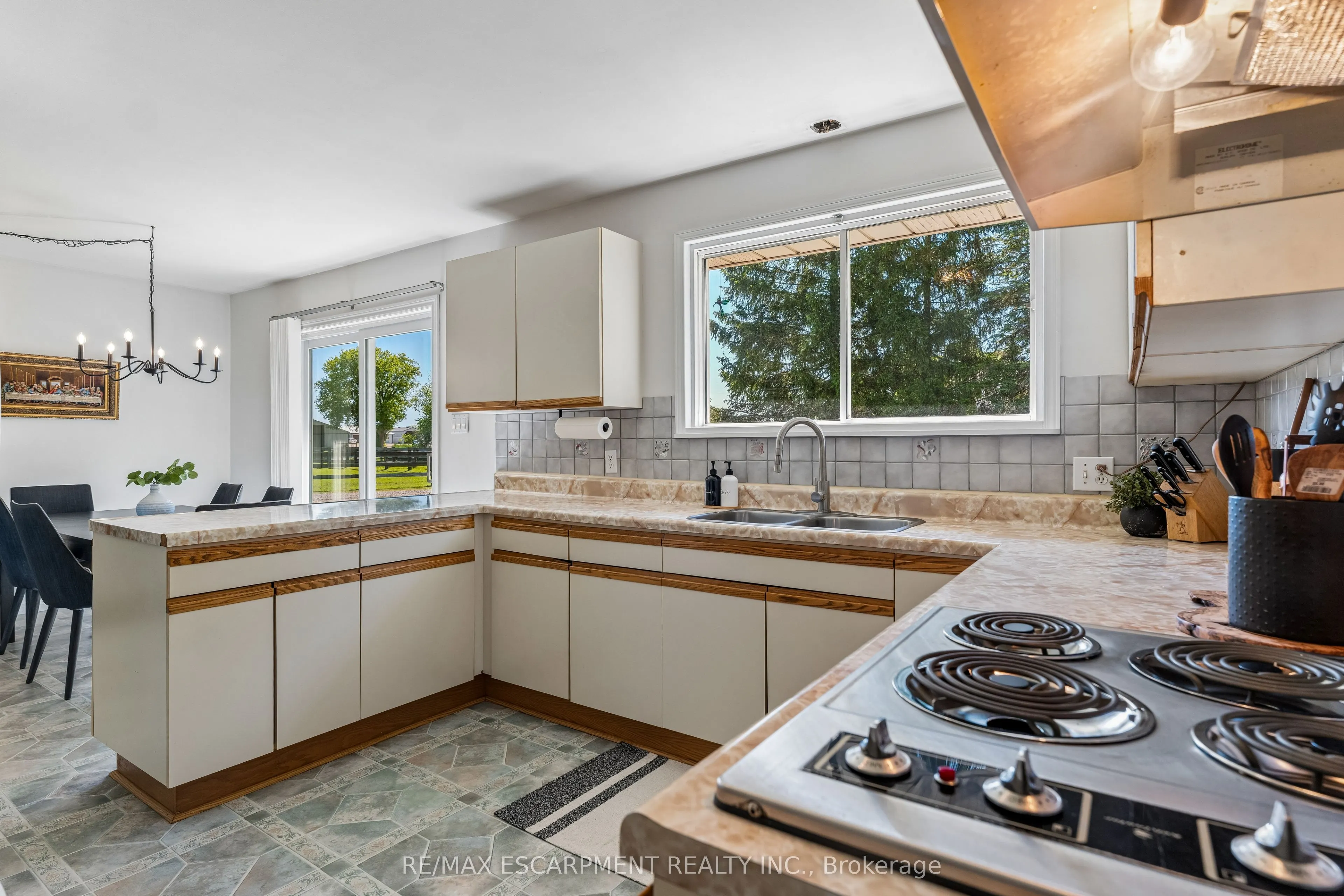 1250 Arkell Road