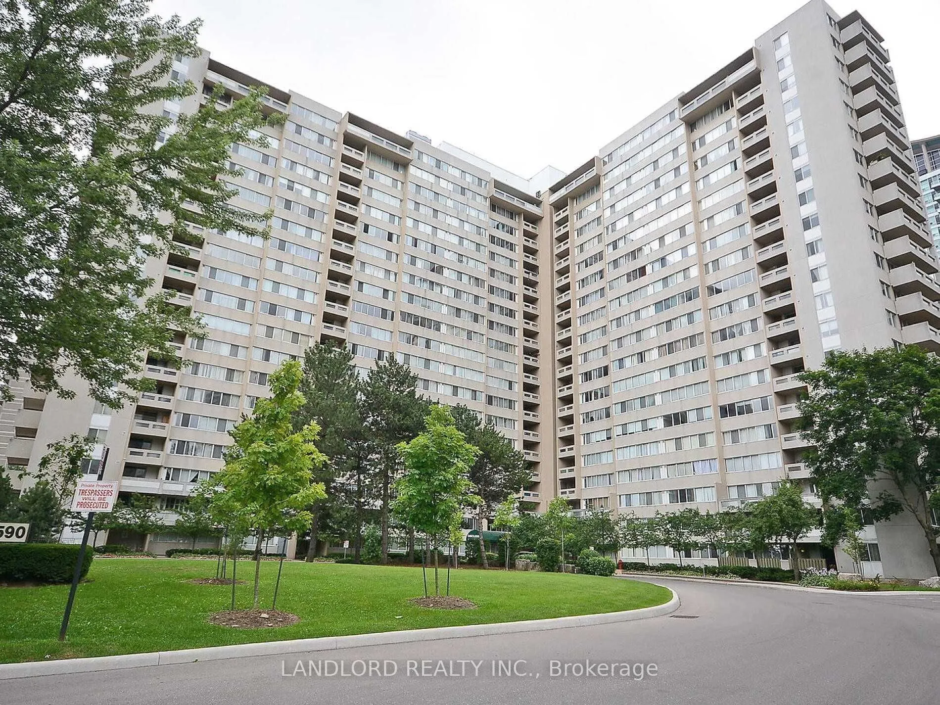3590 Kaneff Crescent #405