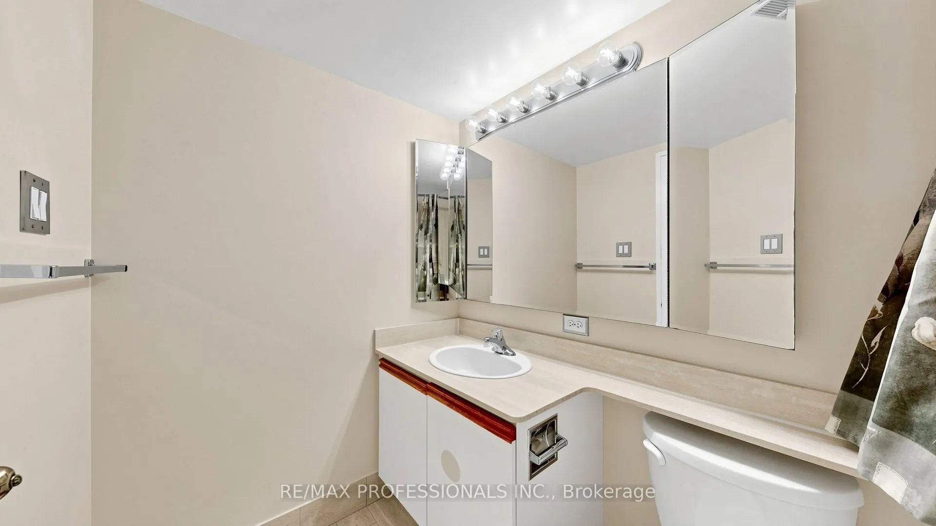 20 Cherrytree Drive #1107