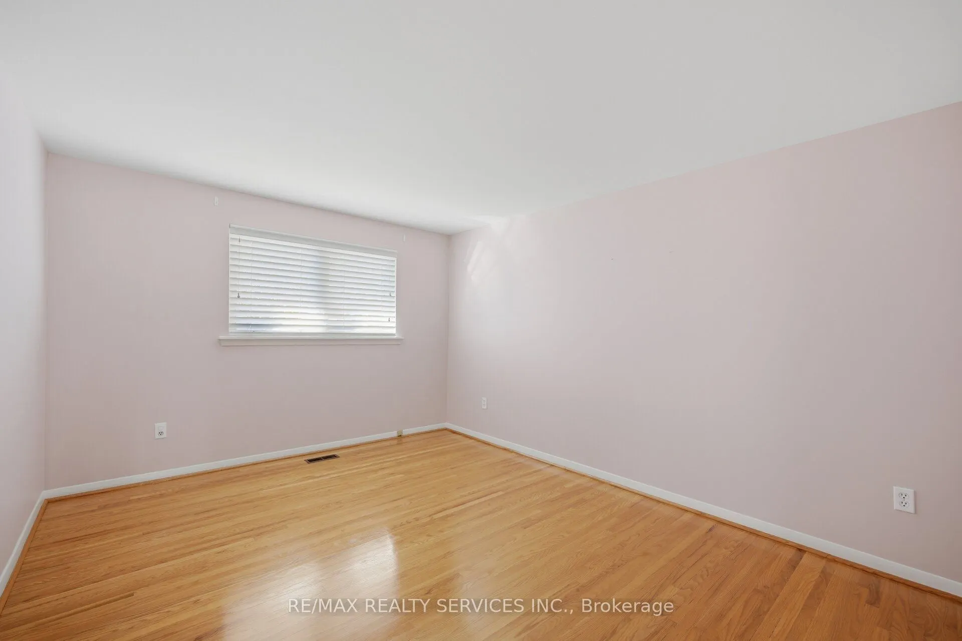 5 Drake Boulevard
