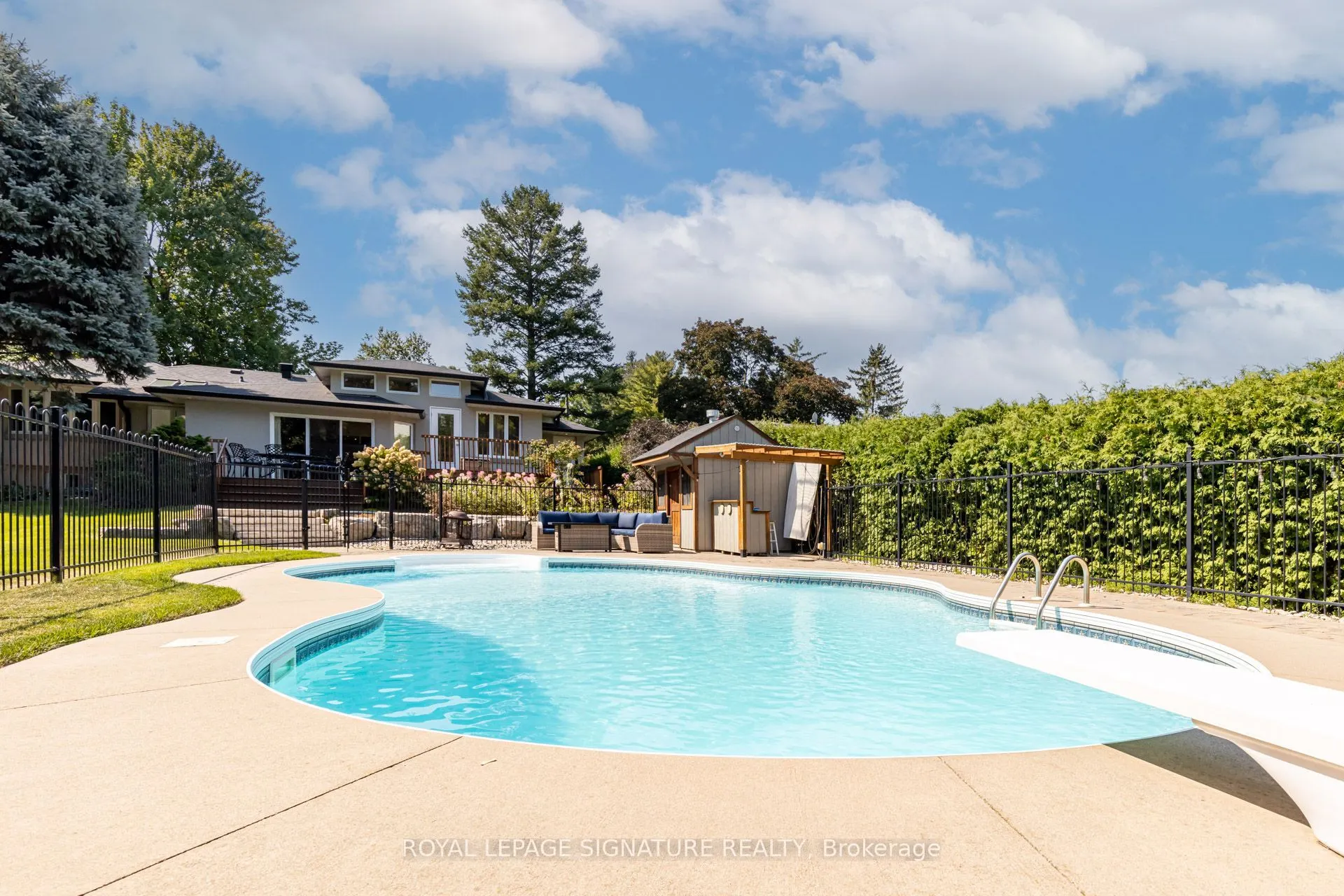 383 Maplehurst Avenue
