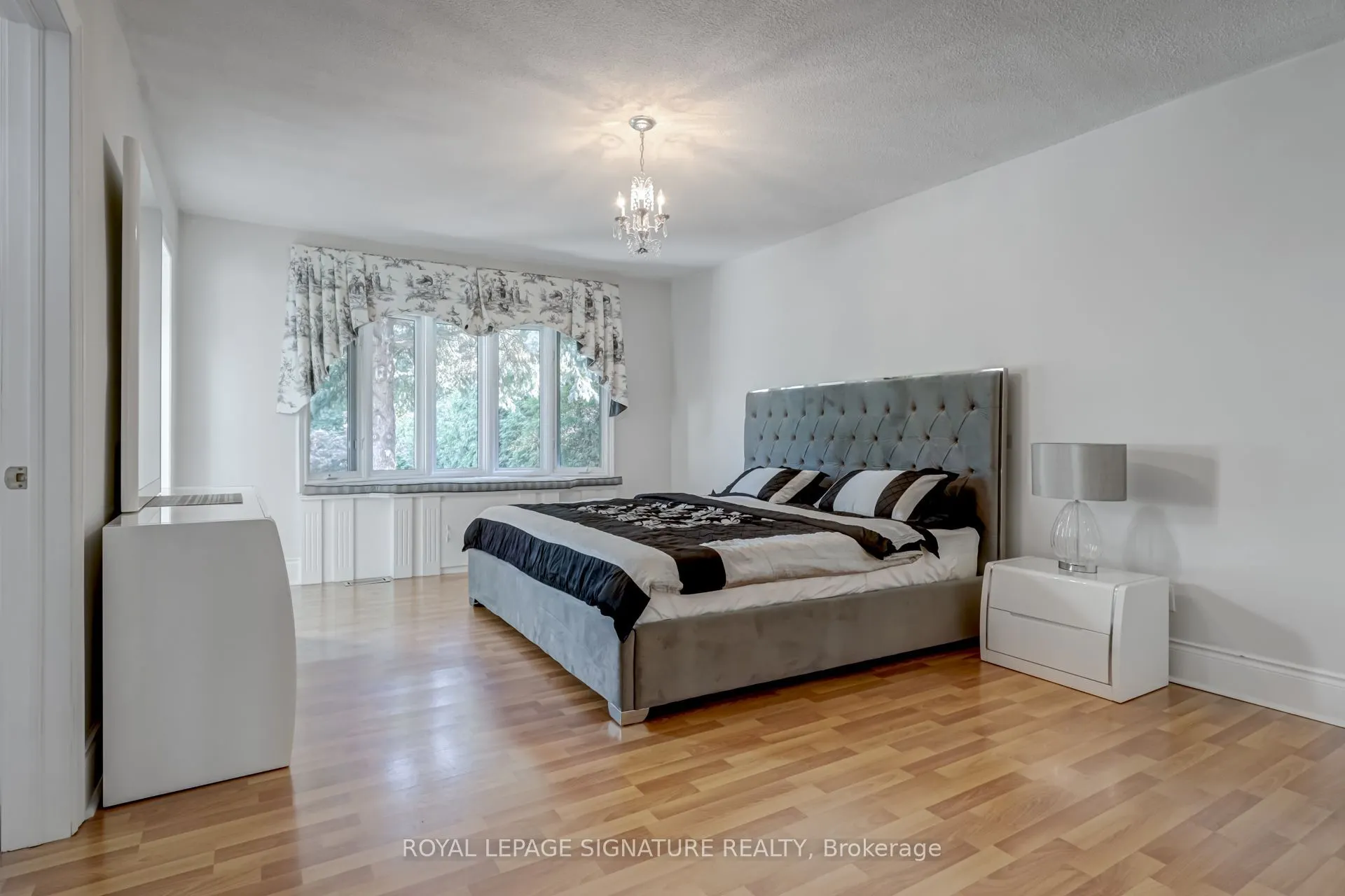 383 Maplehurst Avenue