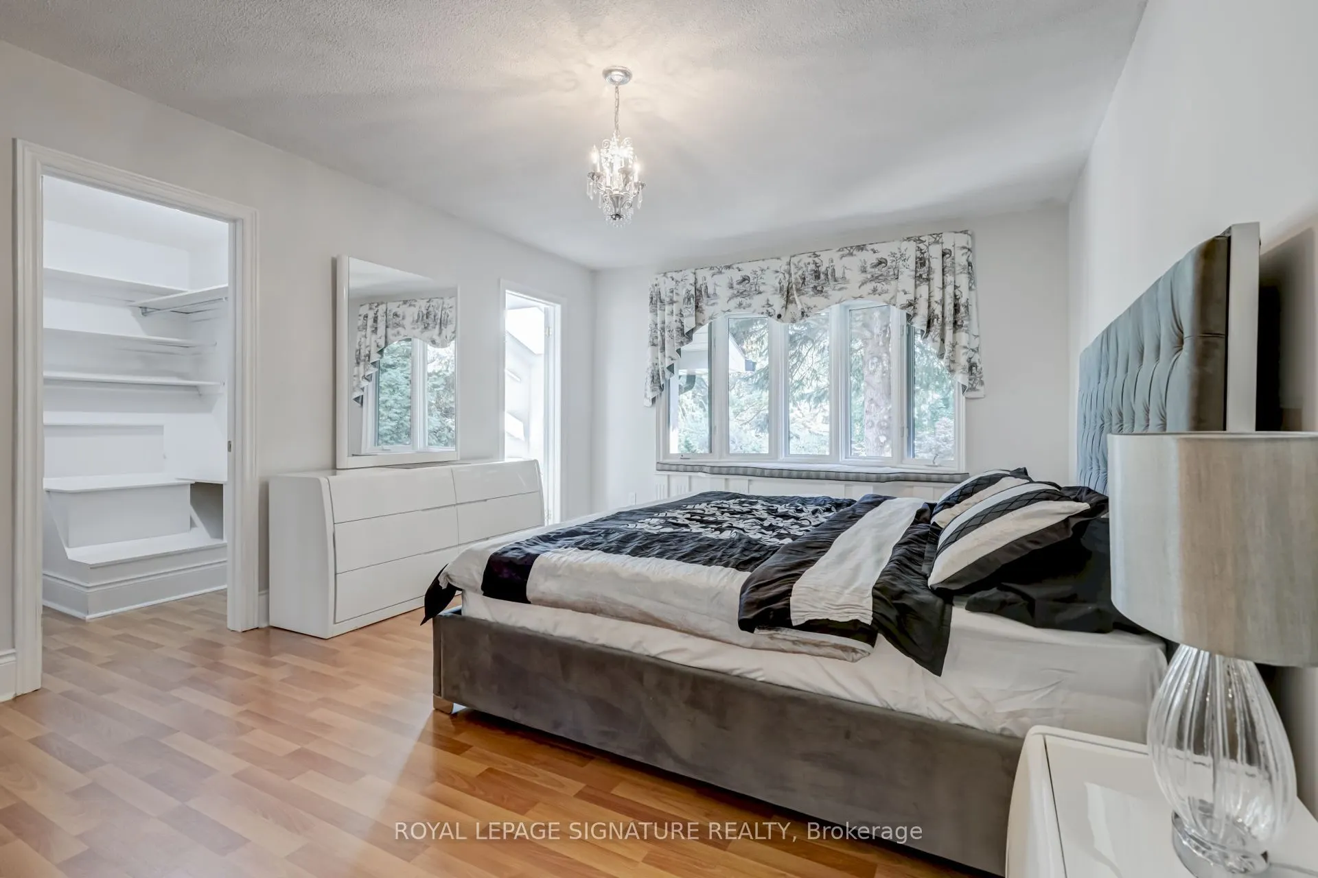 383 Maplehurst Avenue