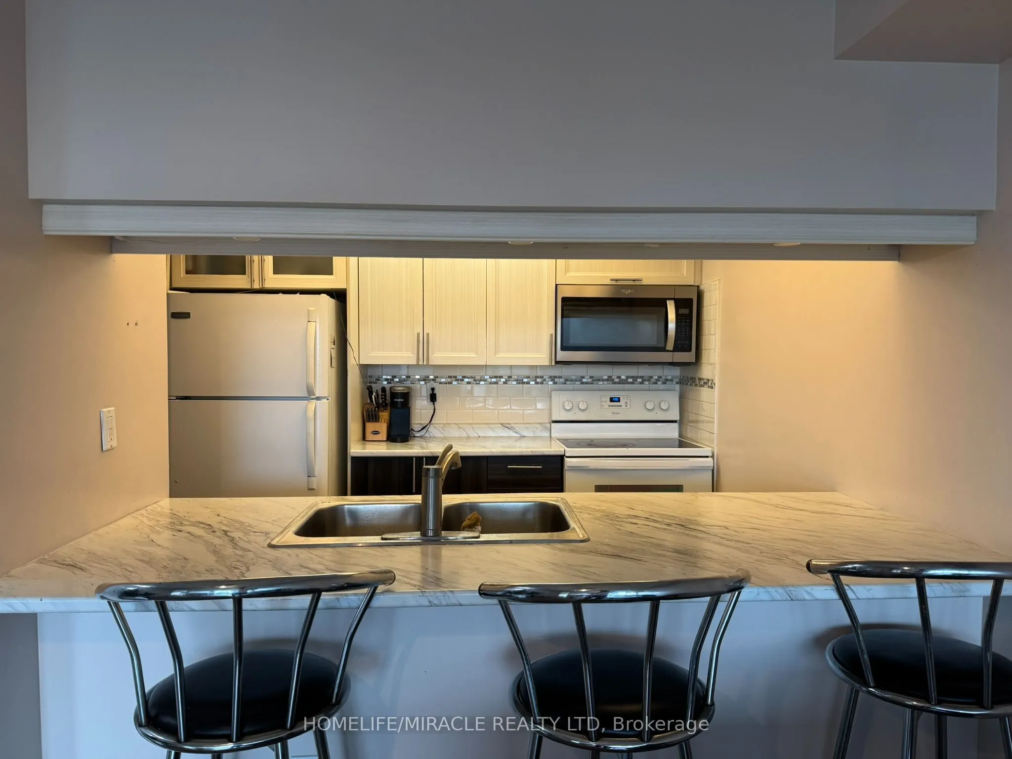 24 Hanover Road #406