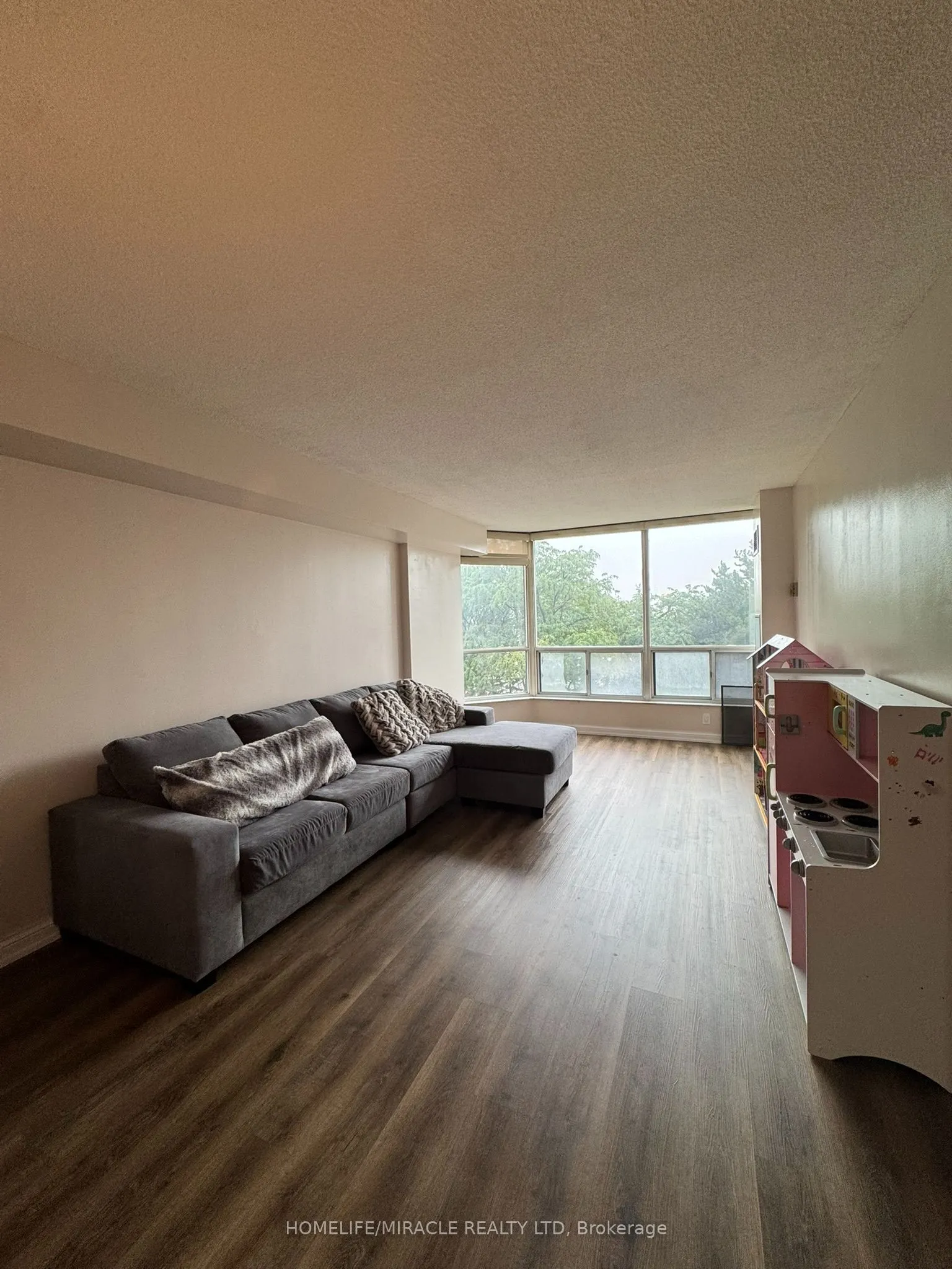 24 Hanover Road #406