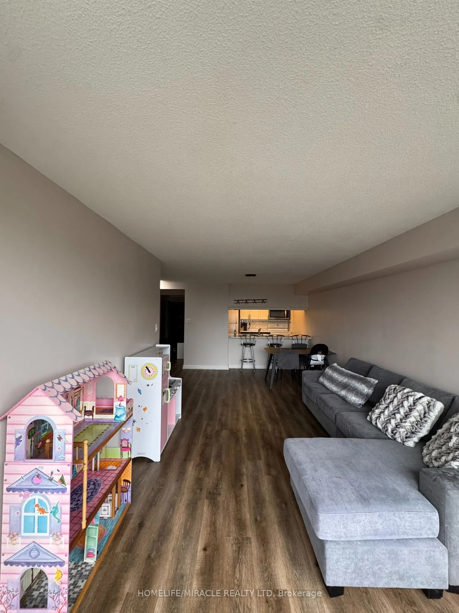 24 Hanover Road #406