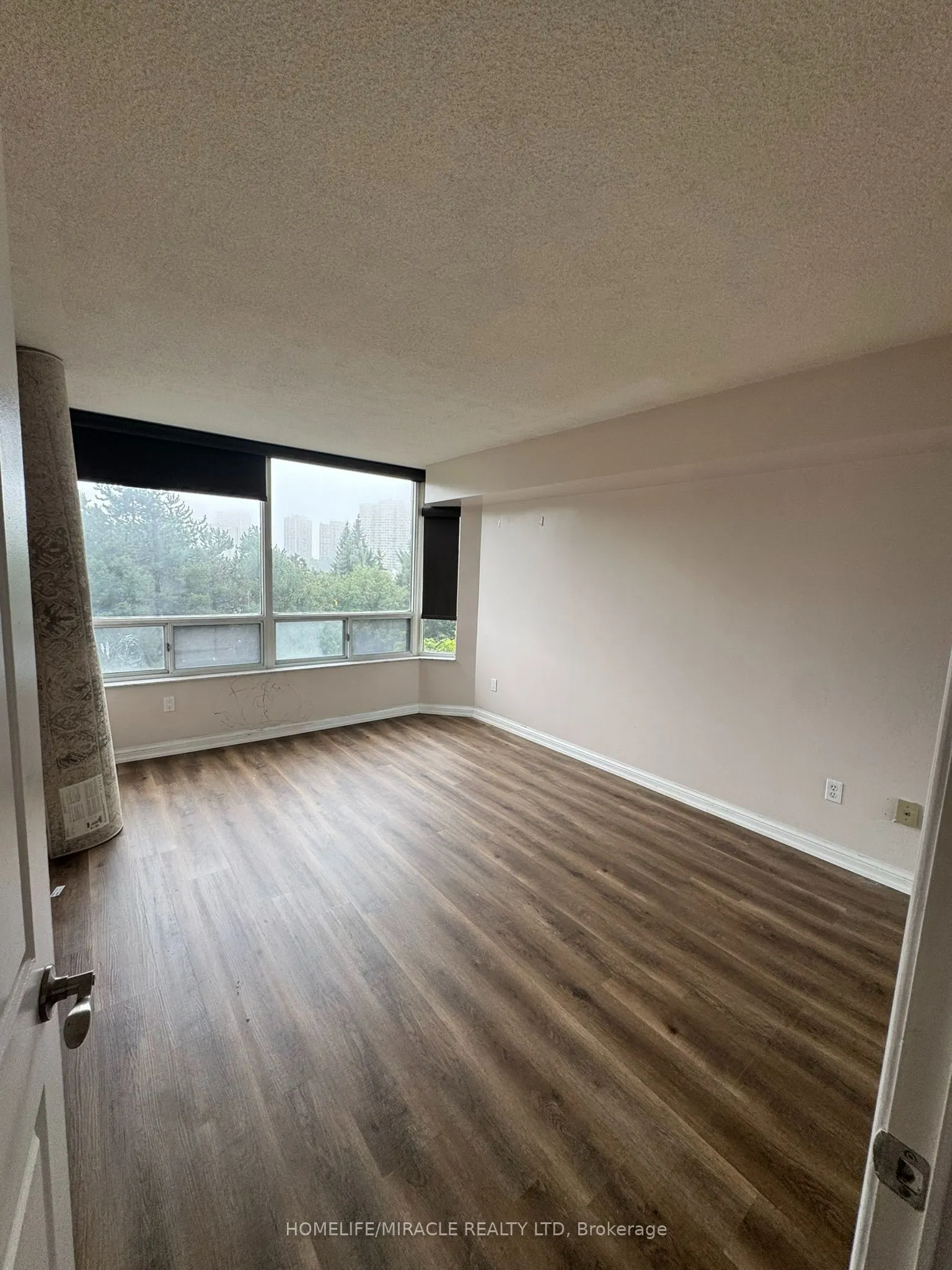 24 Hanover Road #406