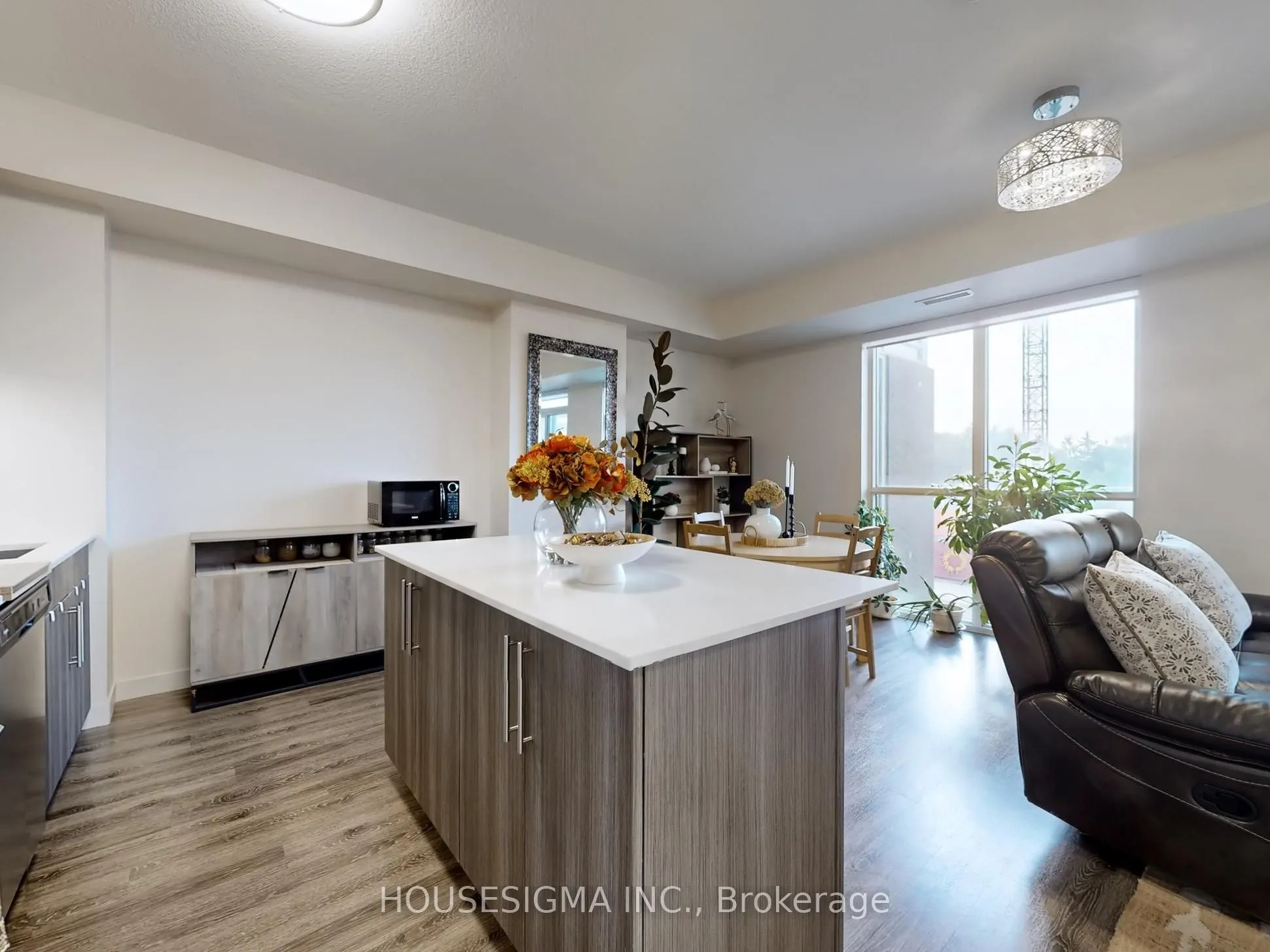 2093 Fairview Street #201