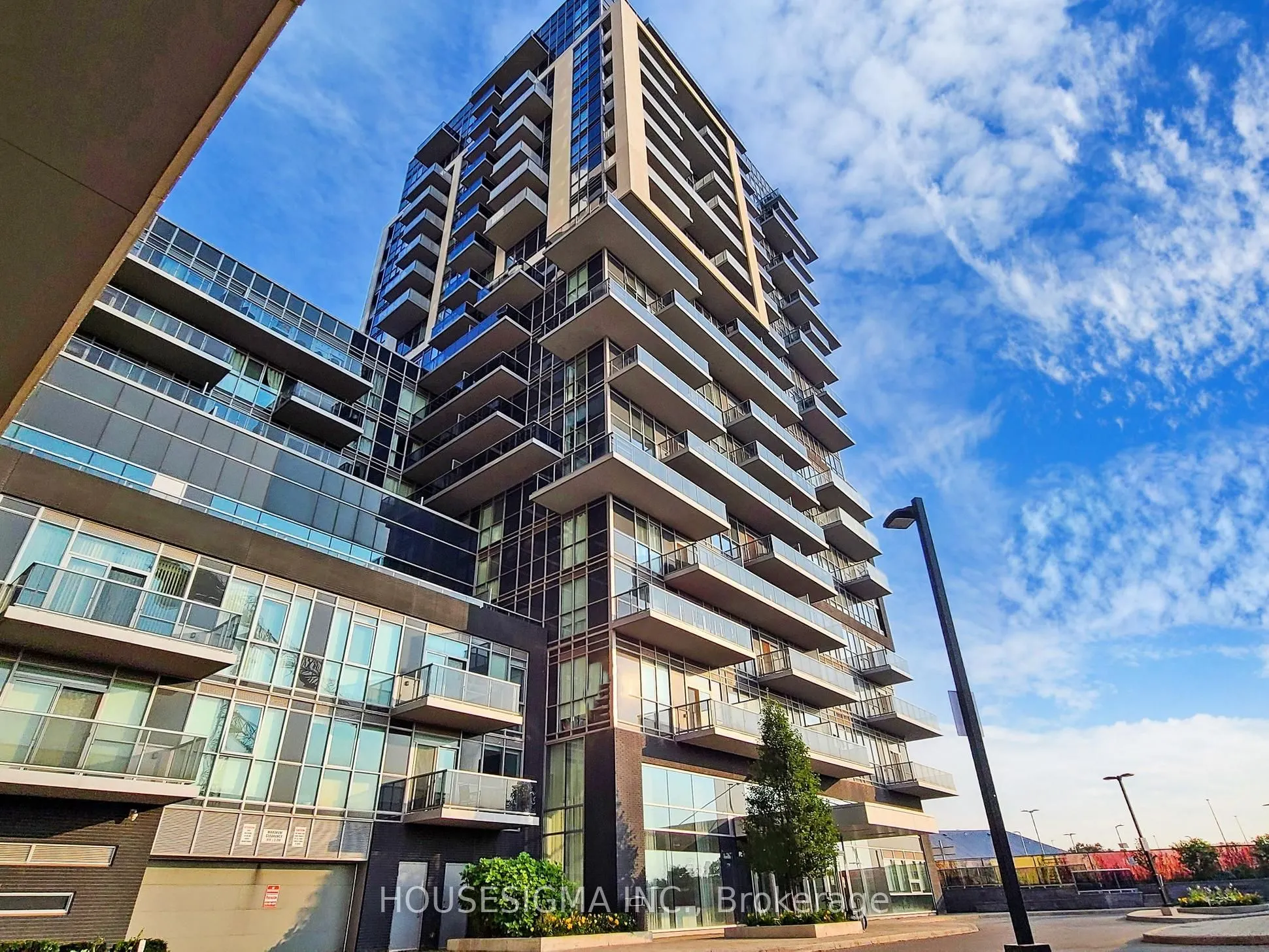 2093 Fairview Street #201