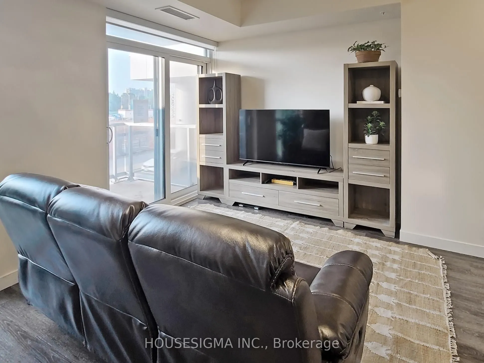 2093 Fairview Street #201