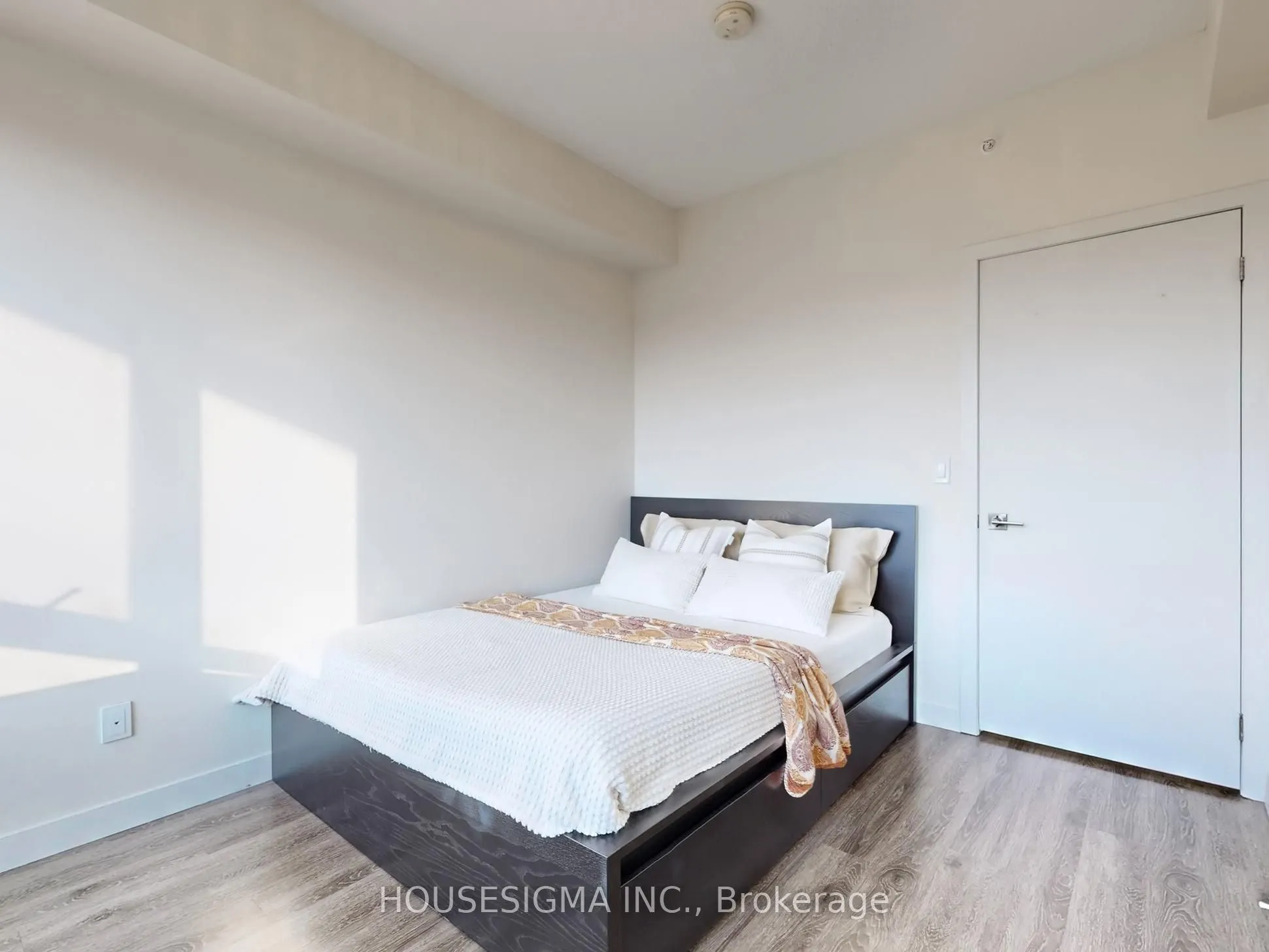 2093 Fairview Street #201