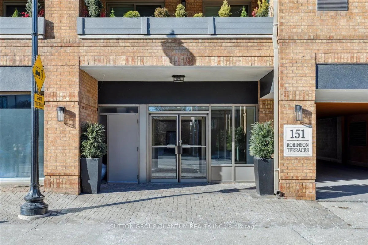 151 Robinson Street #401
